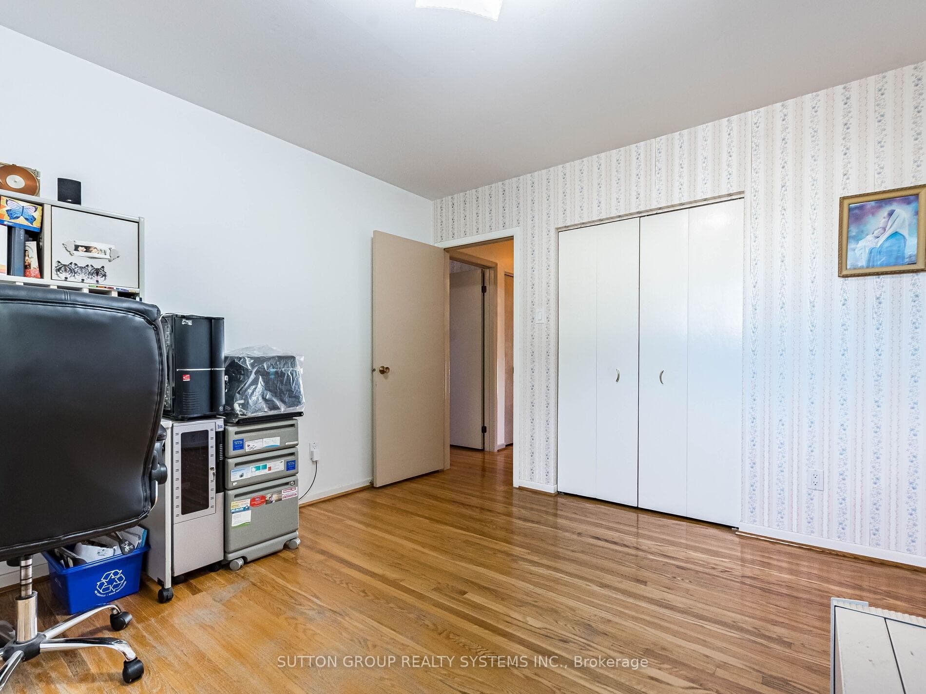 8 Dearbourne Boulevard photo 31