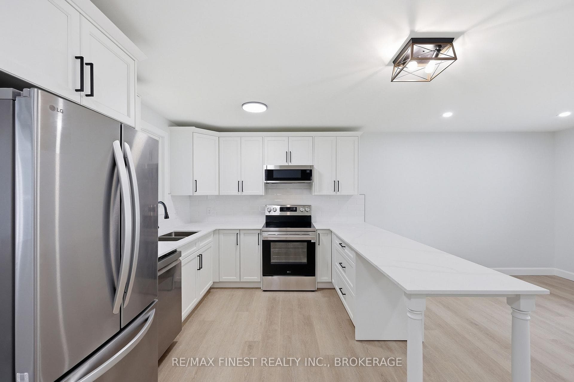 687 Willis Street photo 14