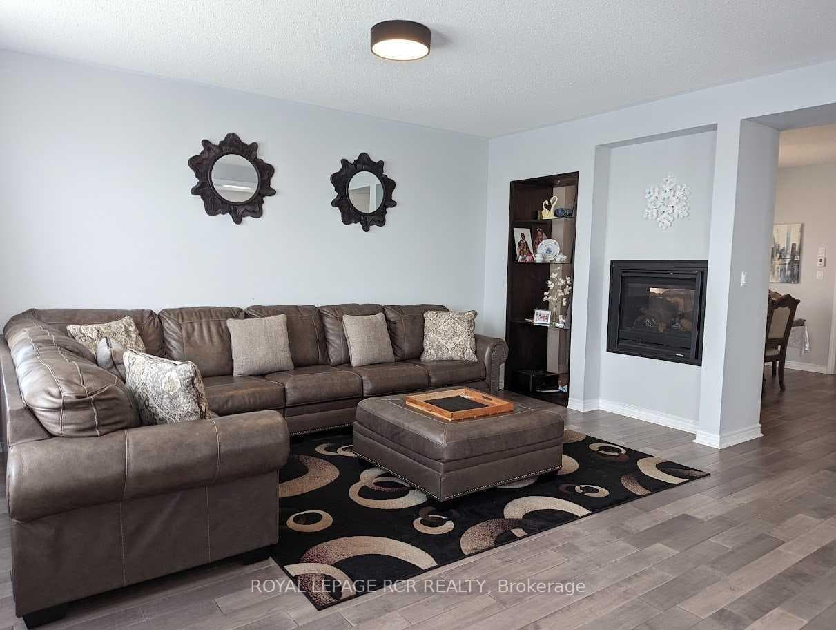 14 Atkinson Crescent photo 9