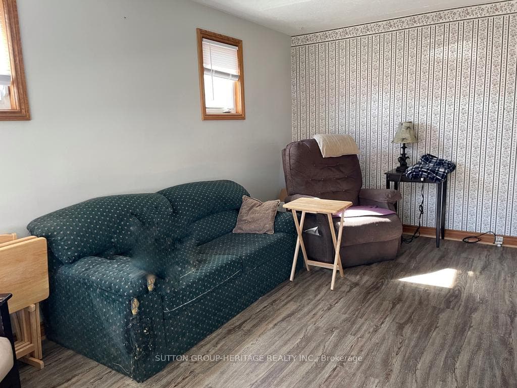 248 Seneca Avenue photo 5