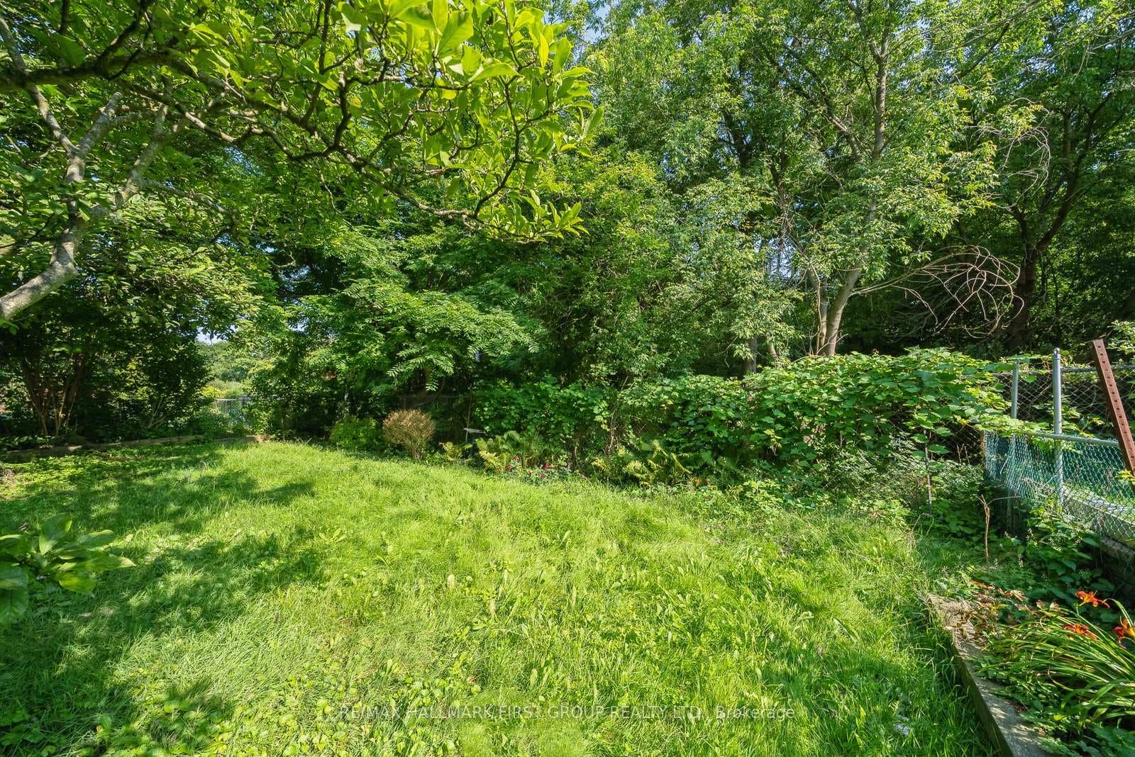 481 Broadgreen Street photo 36