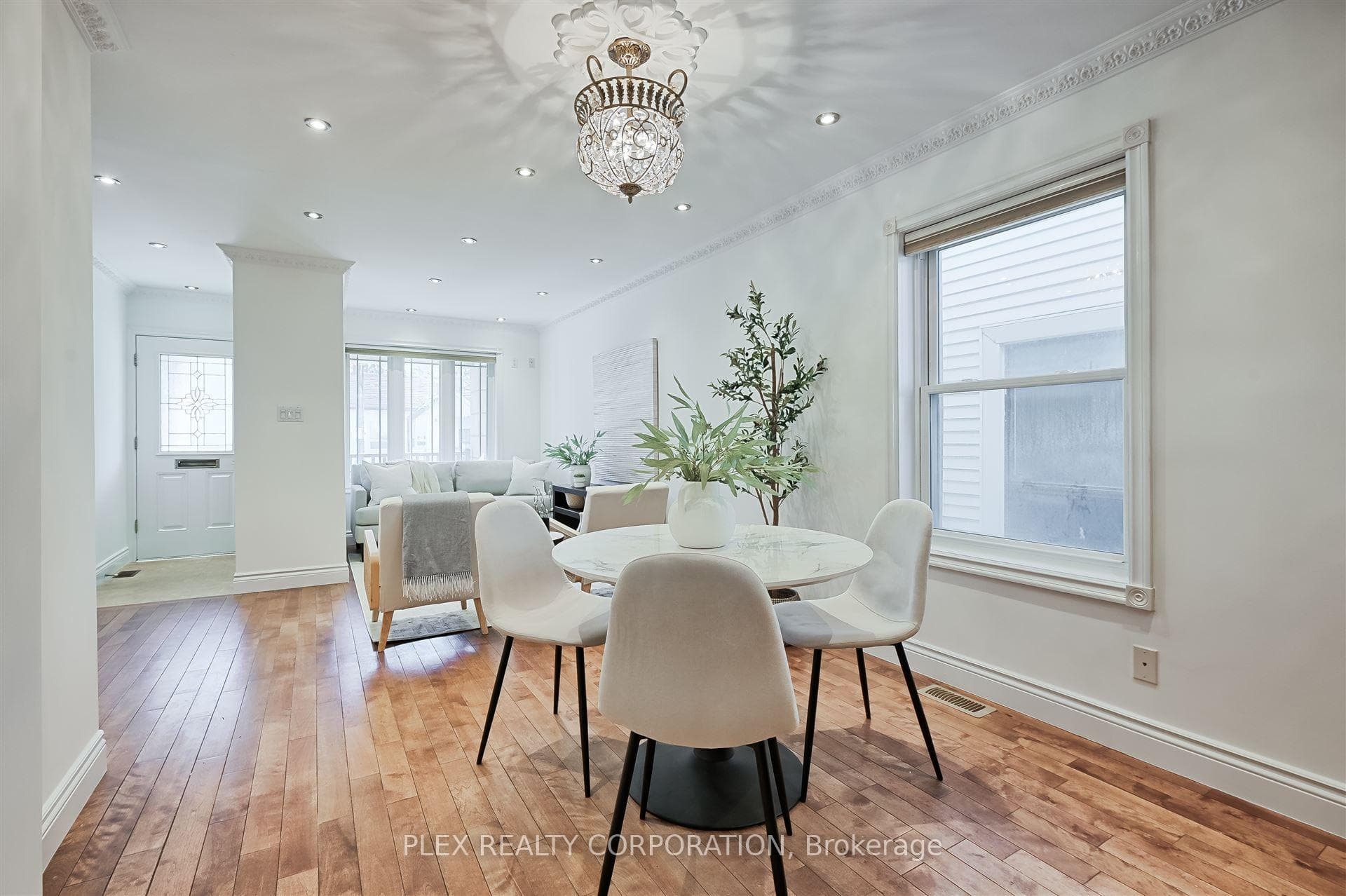 192 Coxwell Avenue photo 9