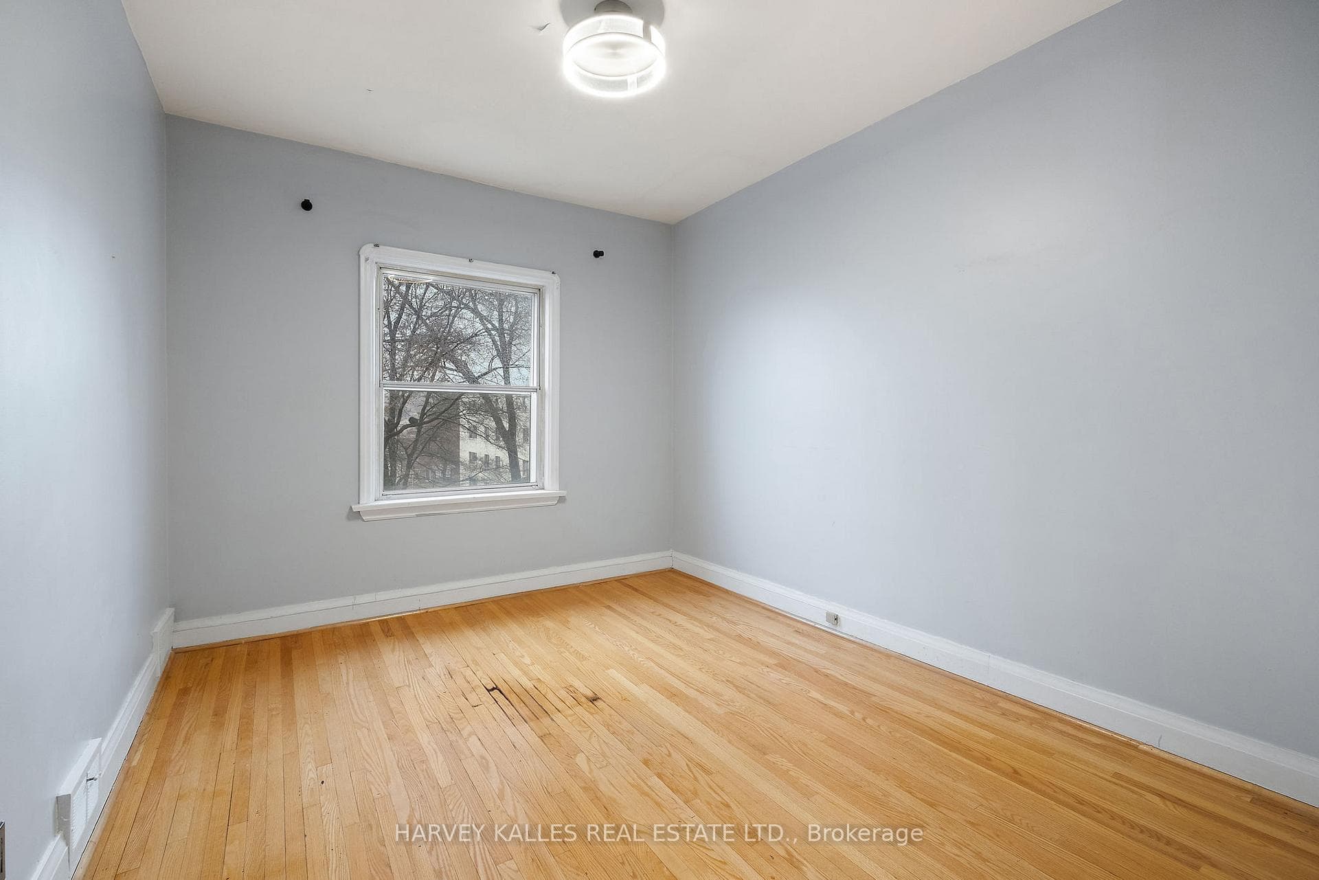 596 Mcroberts Avenue photo 18