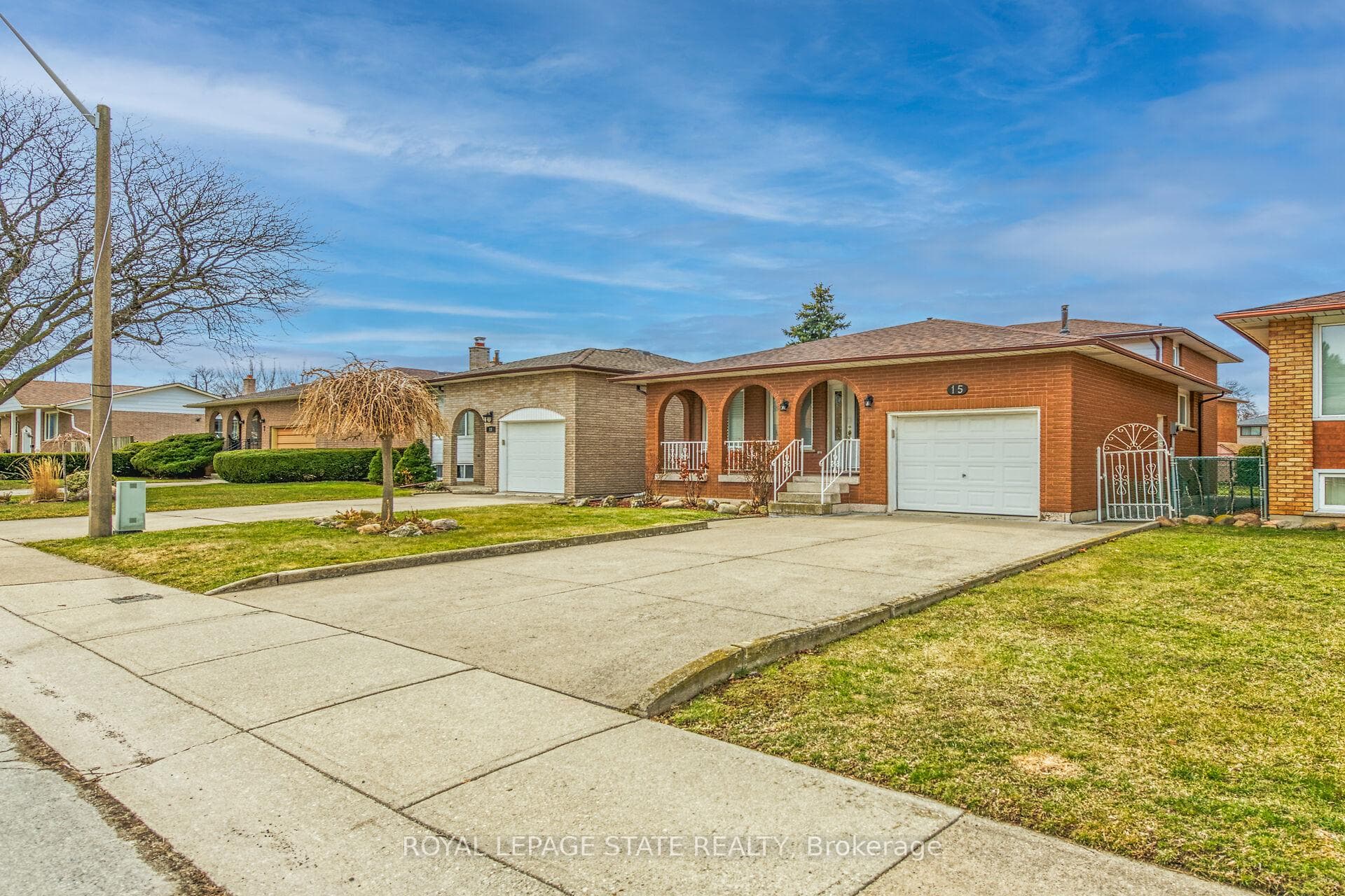 15 Fairington Crescent photo 2