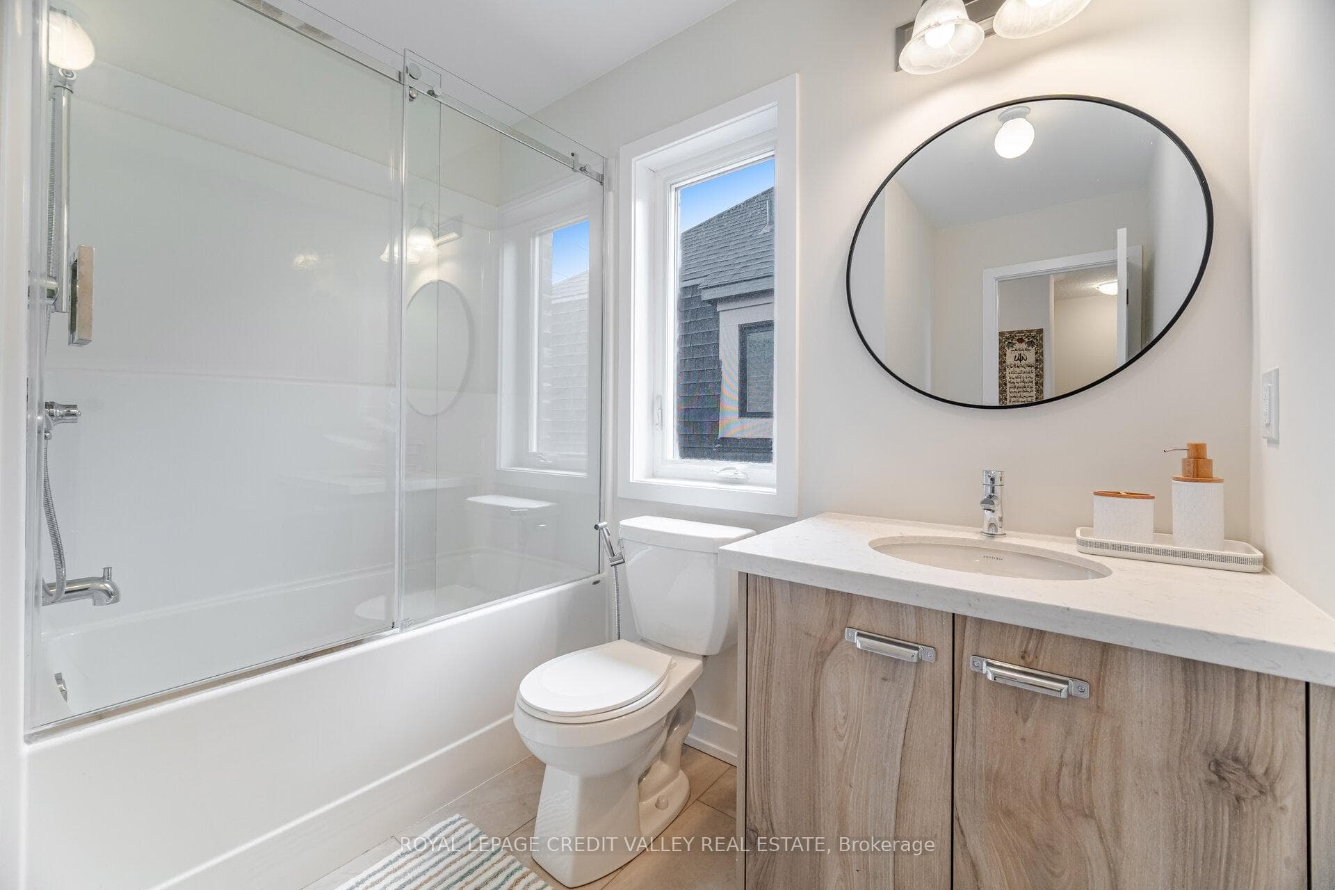 1360 William Halton Parkway photo 36
