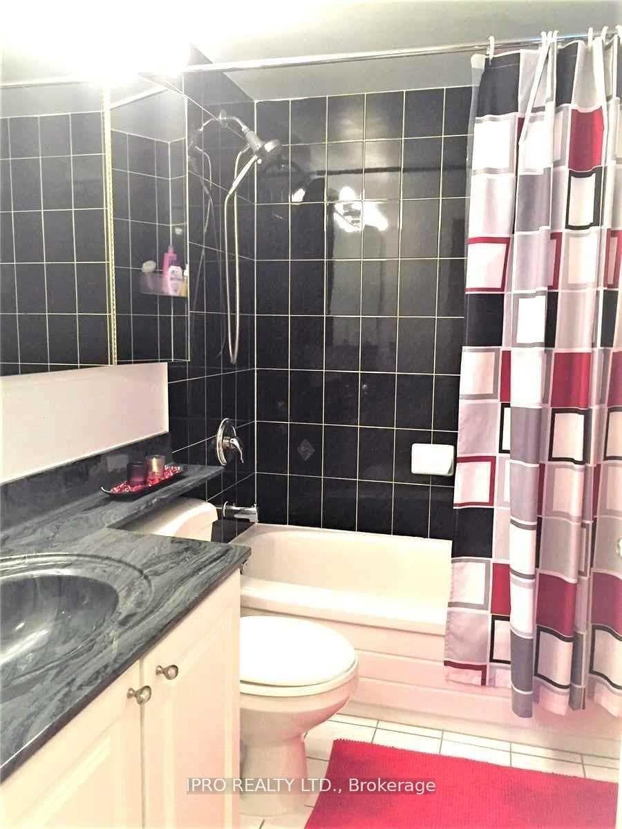 29 Pemberton Avenue Unit 702 photo 15