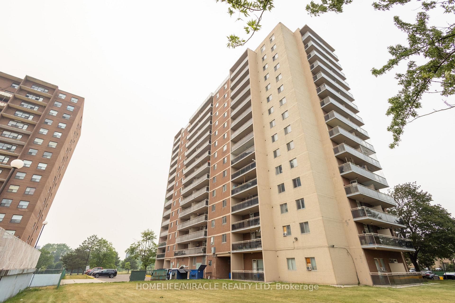 49 Silverstone Drive Unit 1007 photo 4