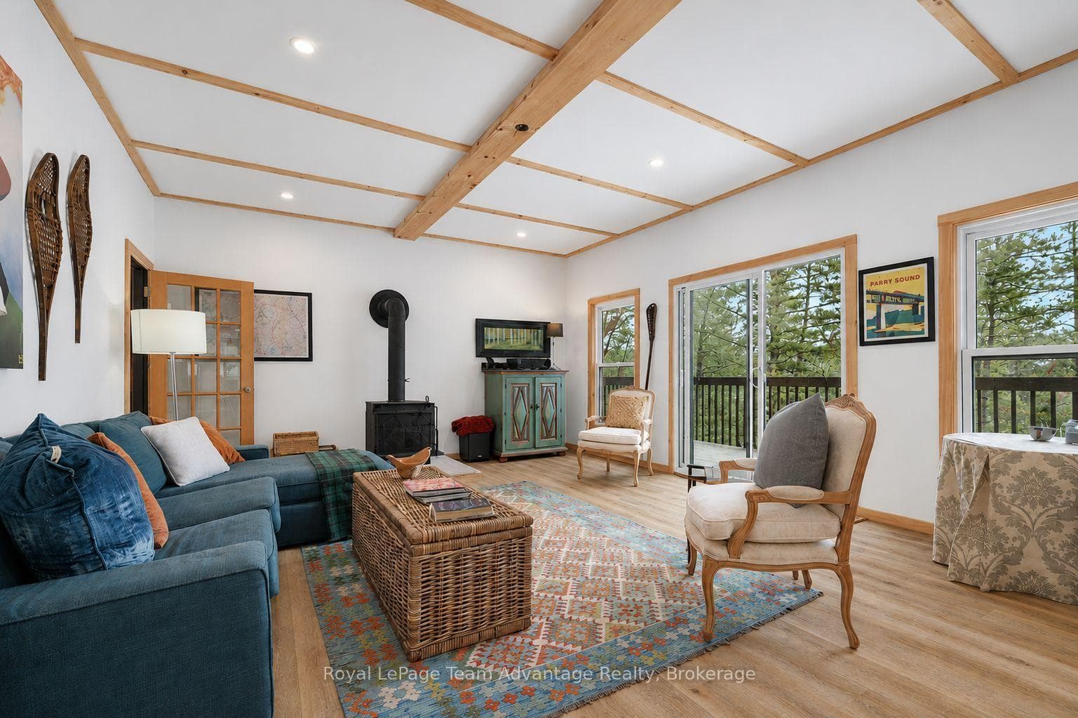 Bunkie Living room