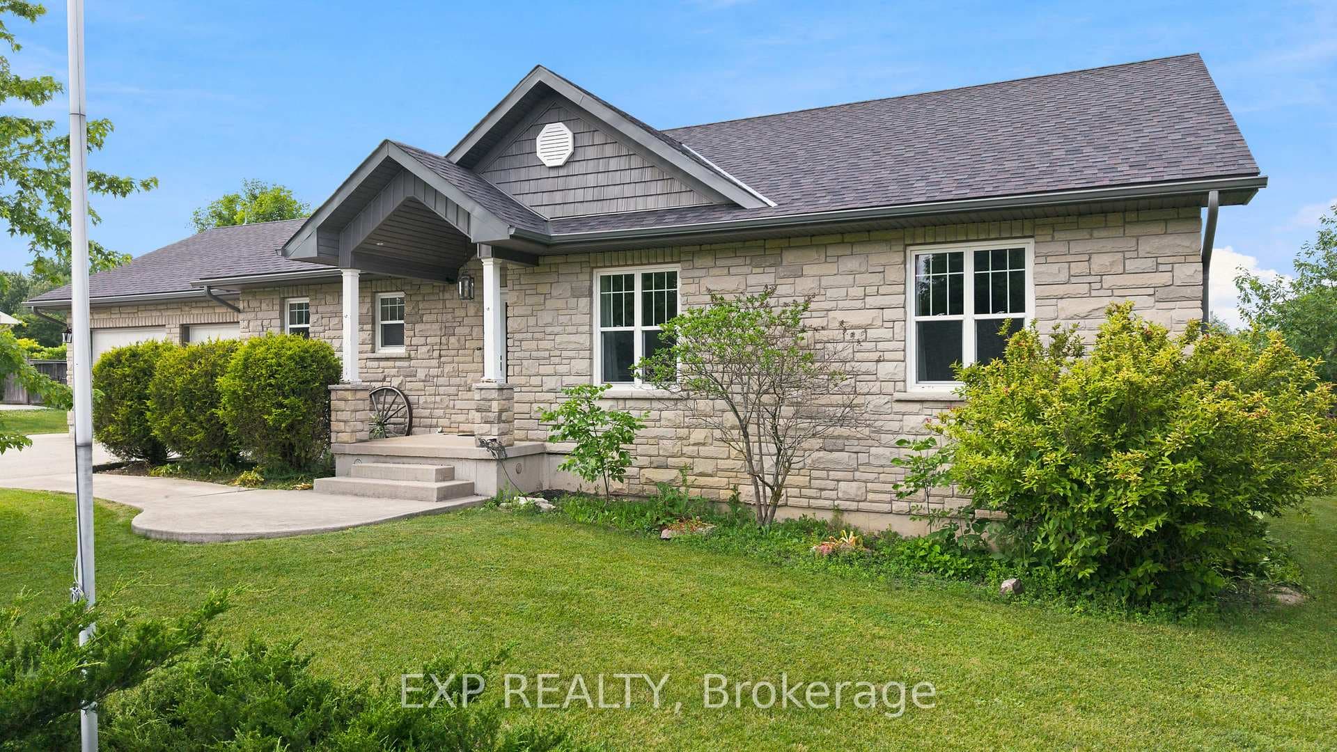 14 Regency Drive photo 1