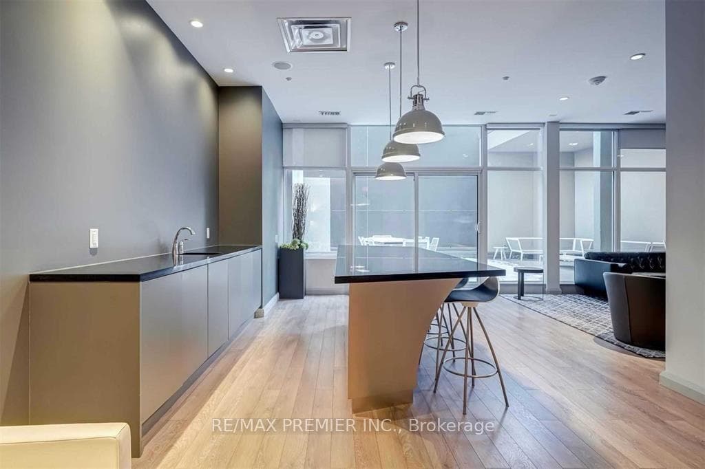 155 Yorkville Avenue Unit 1610 photo 13