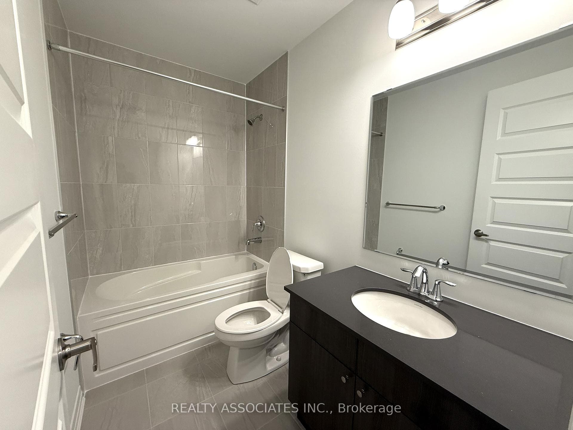 490 Gordon Krantz Avenue Unit 304 photo 6