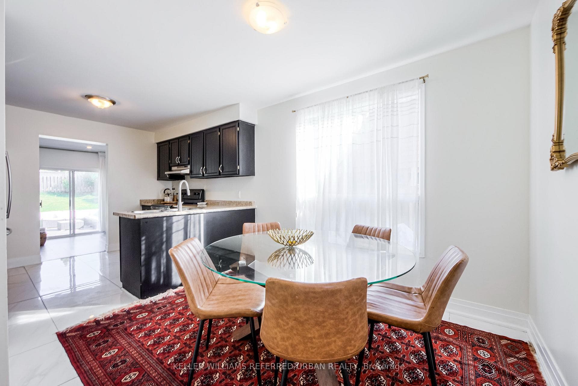 1047 Attersley Drive photo 13