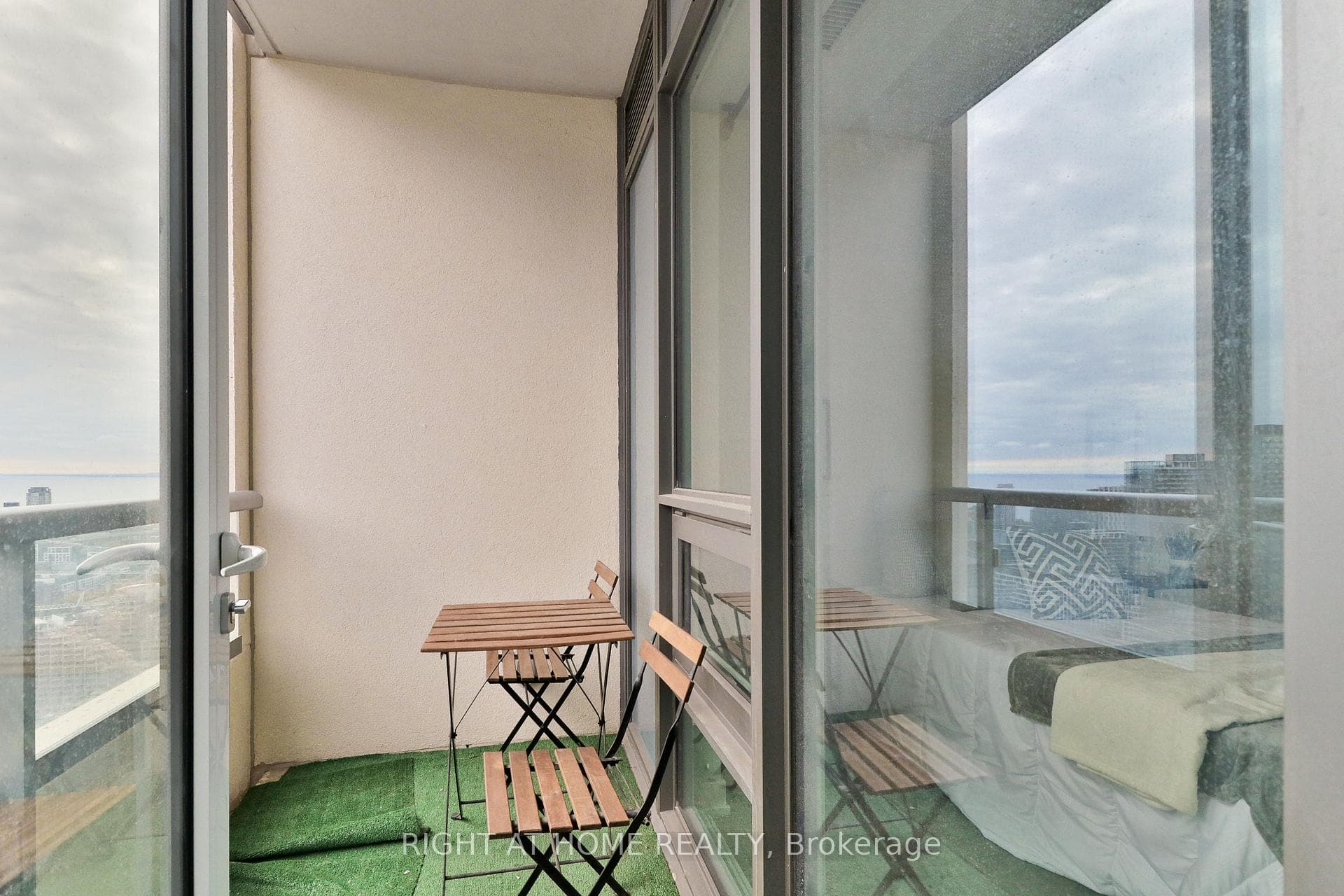 108 Peter Street Unit 4806 photo 28