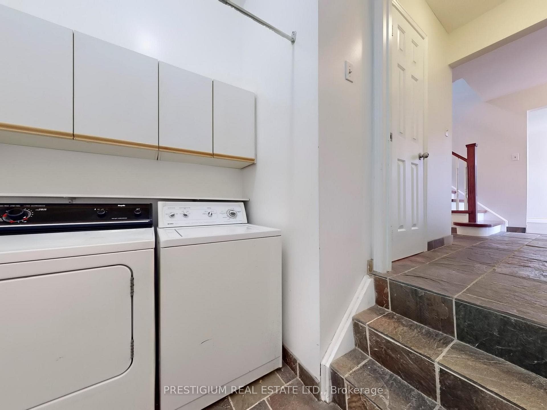 3400 Drummond Road photo 32