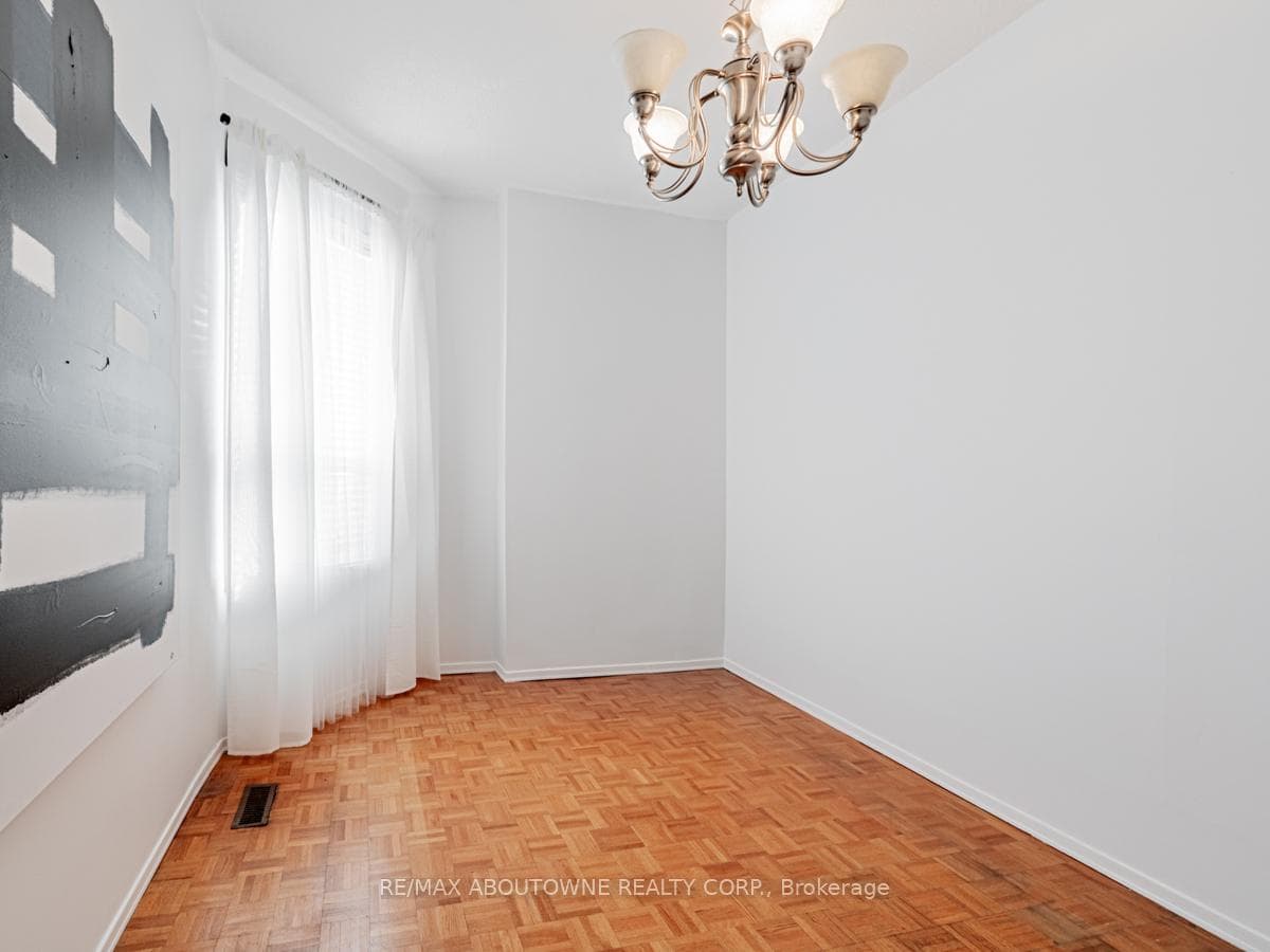 169 Lappin Avenue photo 8