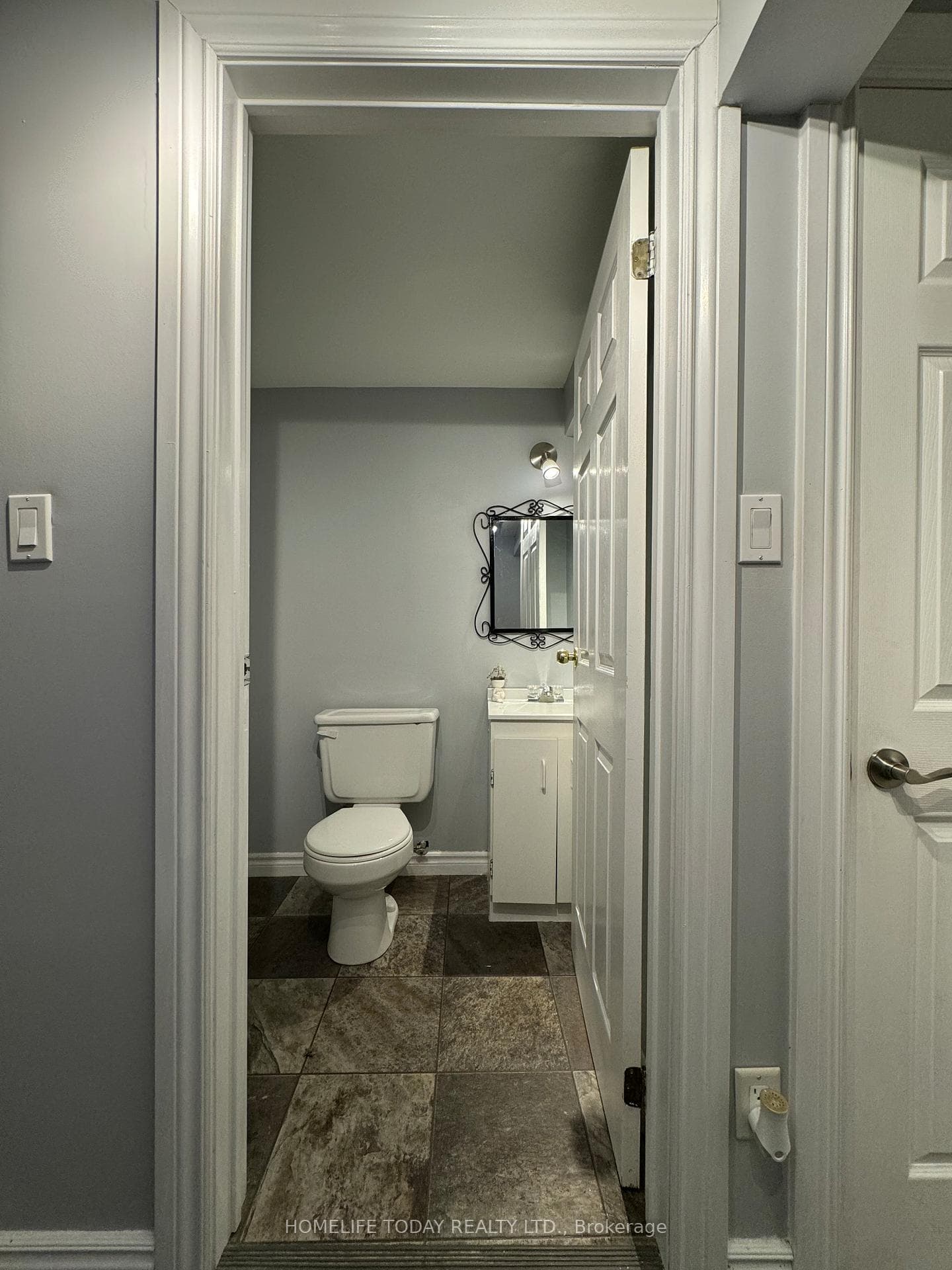 90 Carter Crescent photo 33