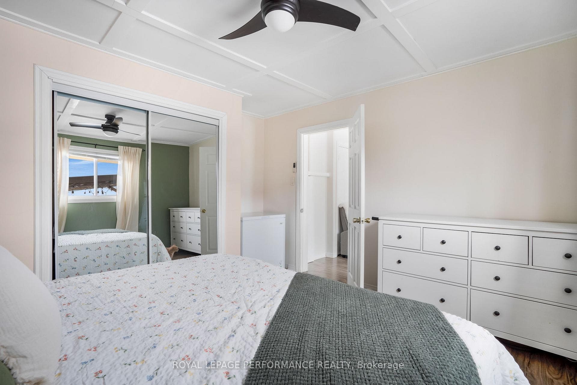 403 Catherine Street photo 23