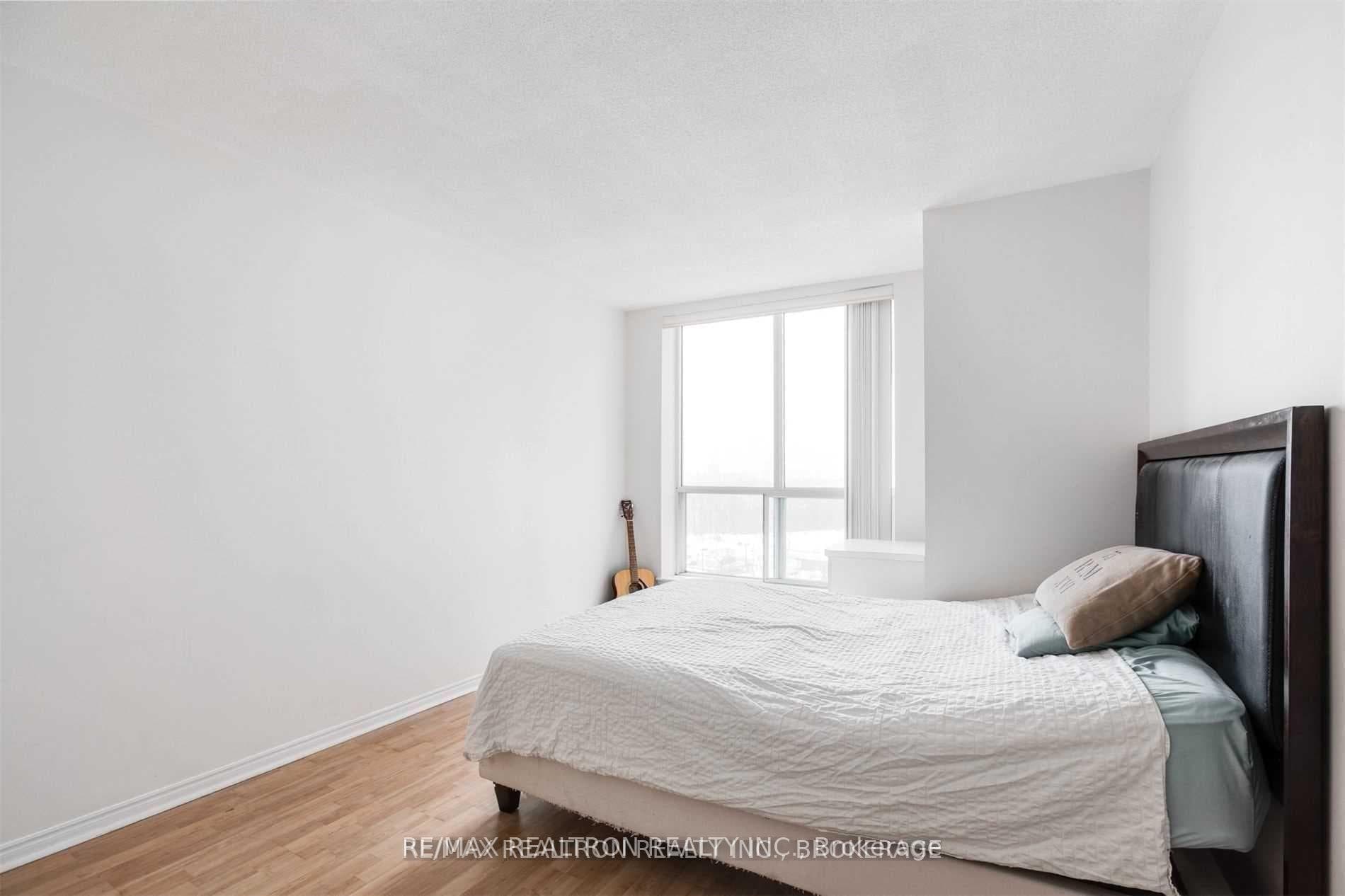 11 Thorncliffe Park Drive Unit PH17 photo 9
