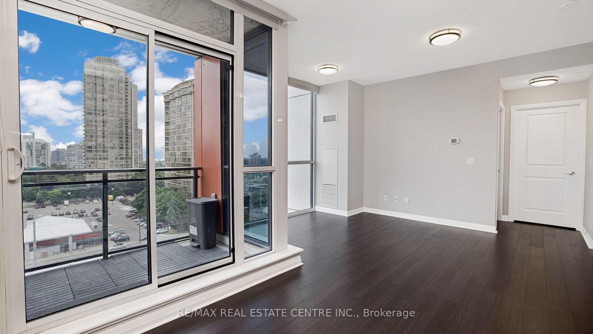 75 Eglinton Avenue Unit 902 photo 19