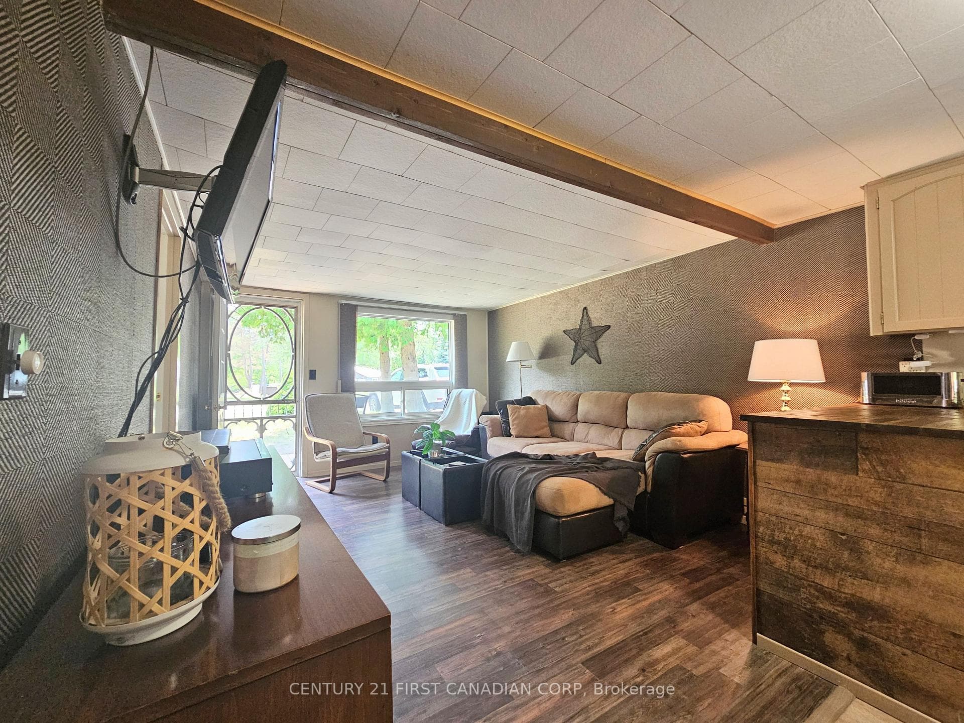 6346 London Road photo 5