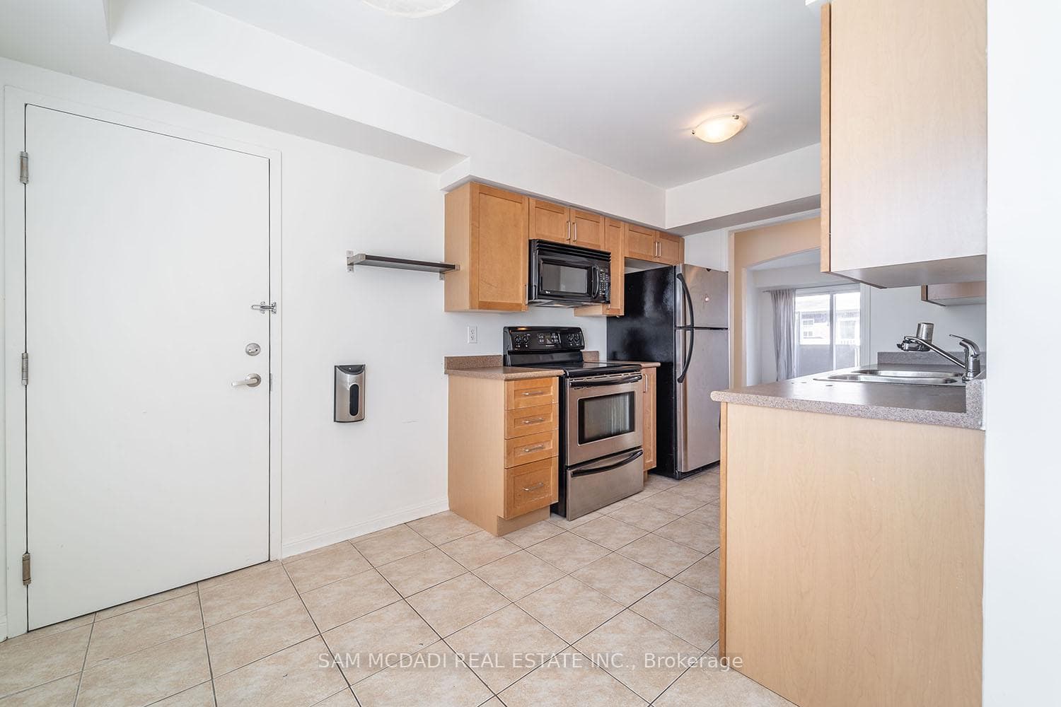 639 Dundas Street Unit 2 photo 14
