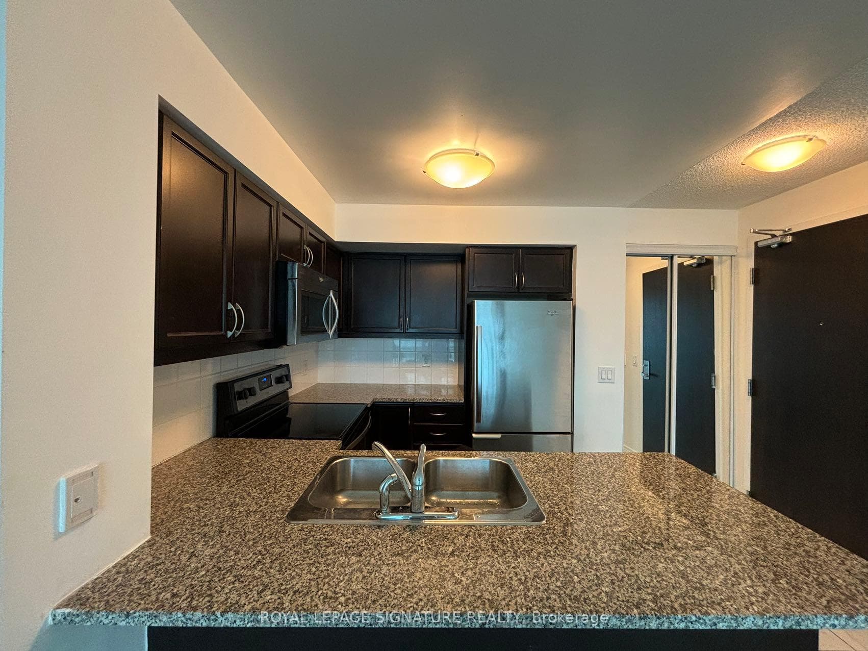 19 Grand Trunk Crescent Unit PH07 photo 3