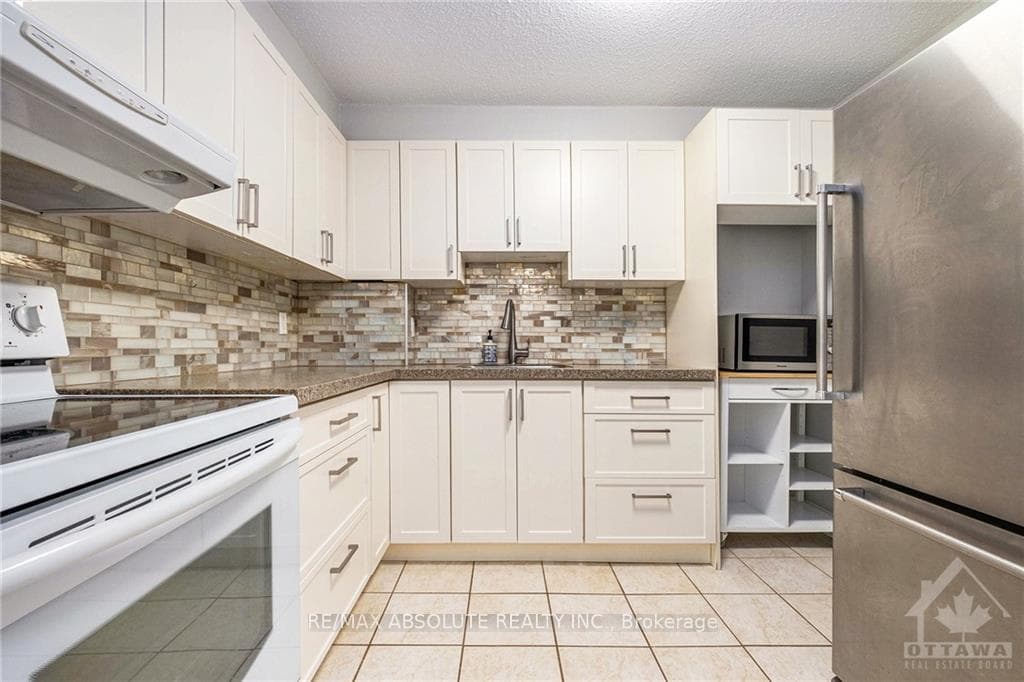1100 AMBLESIDE Drive Unit 912 photo 8