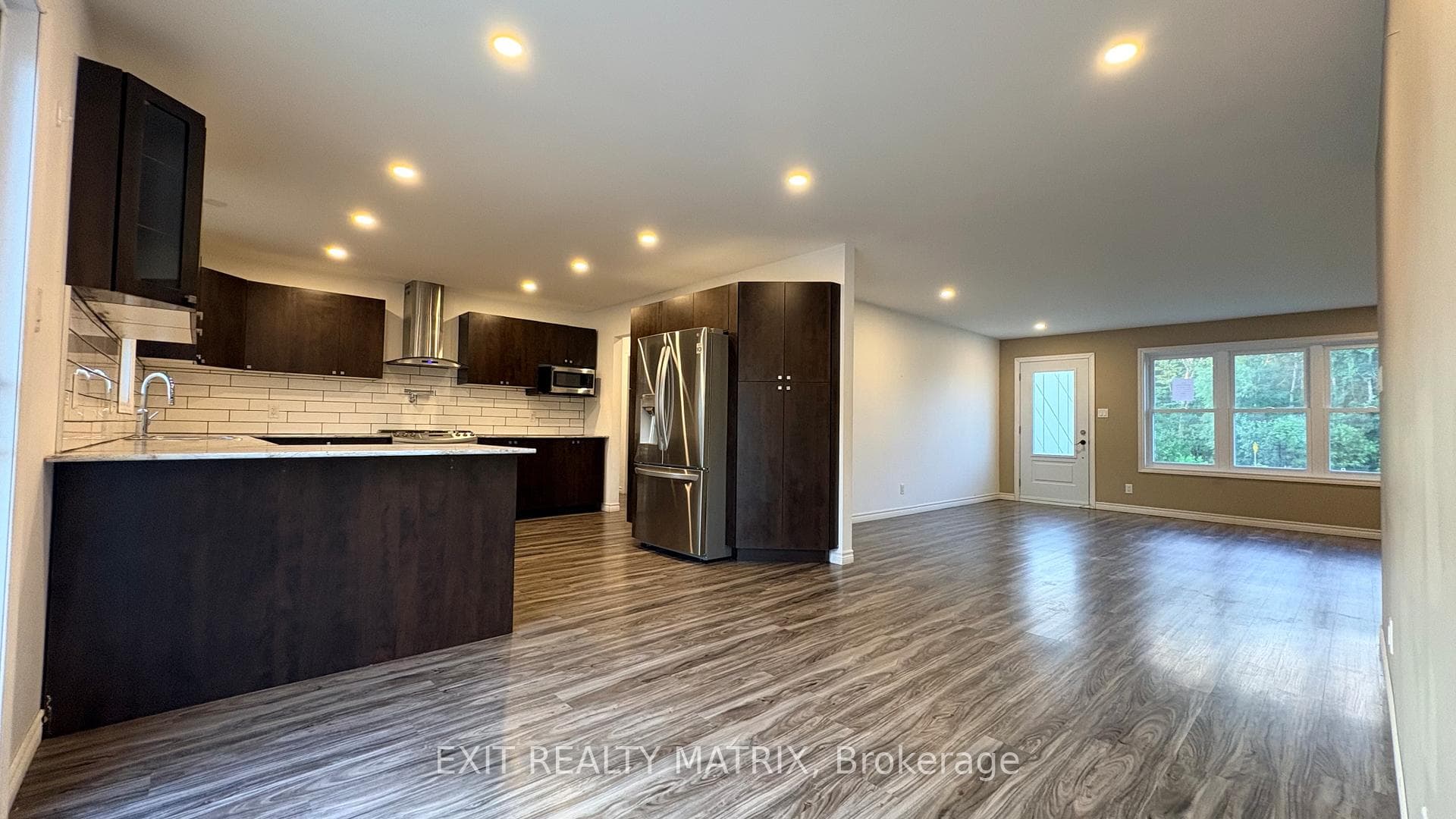 21992 Beauchamp Drive photo 3