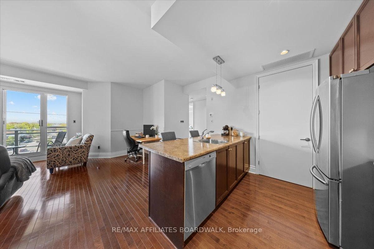 1422 Wellington Street Unit 403 photo 12