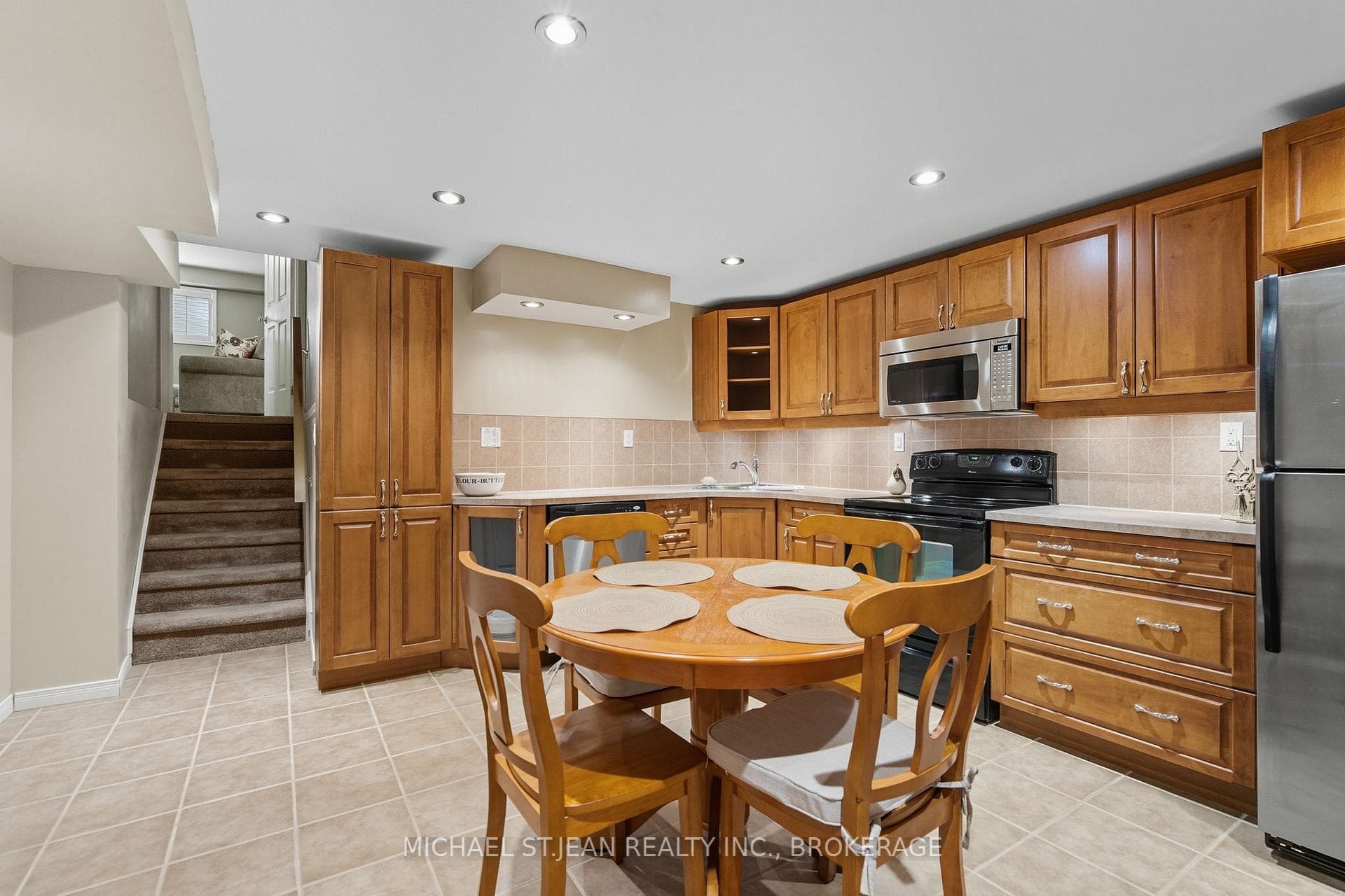 20 Diamond Court photo 32