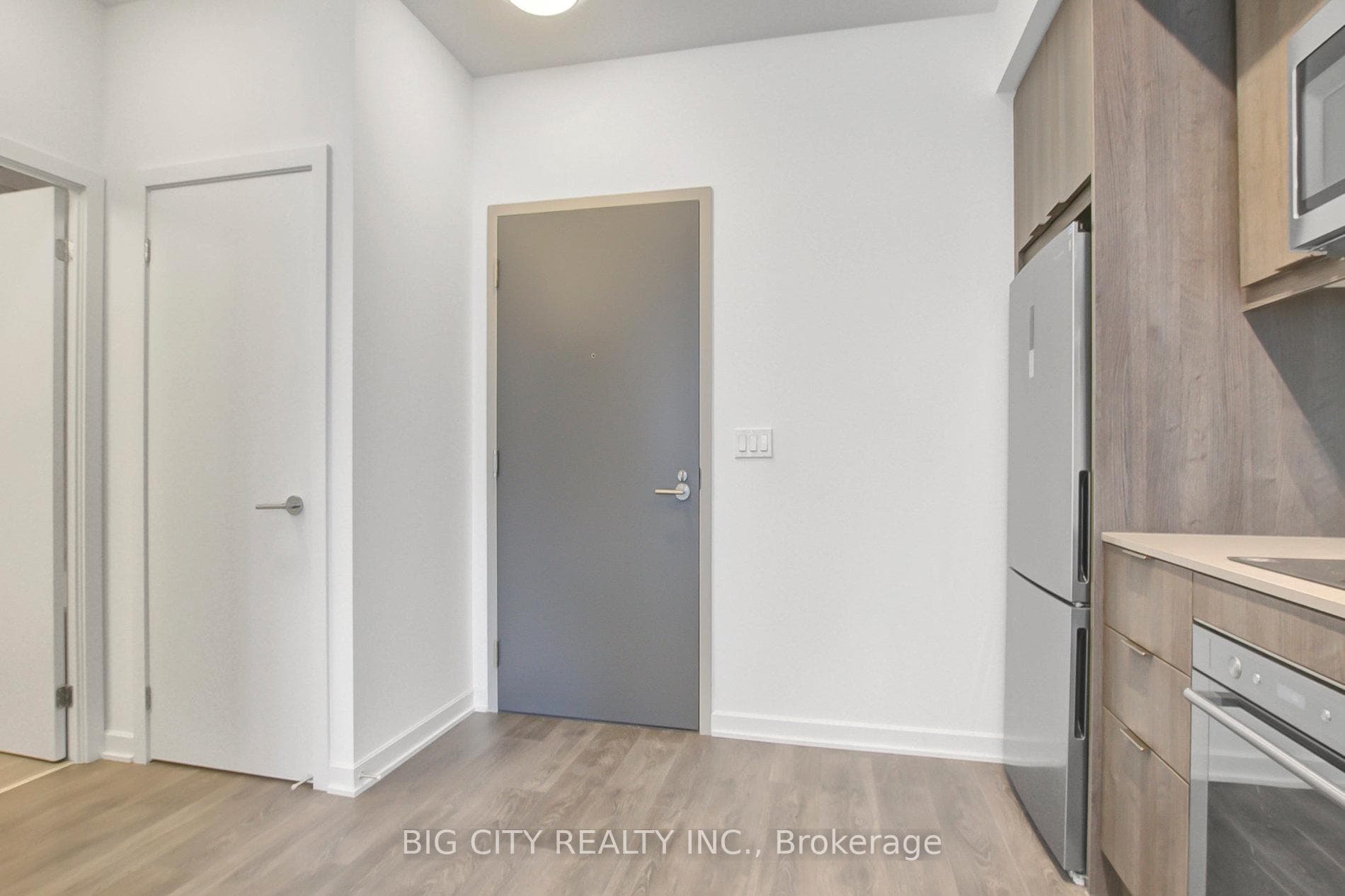 38 Forest Manor Road Unit 215 photo 2