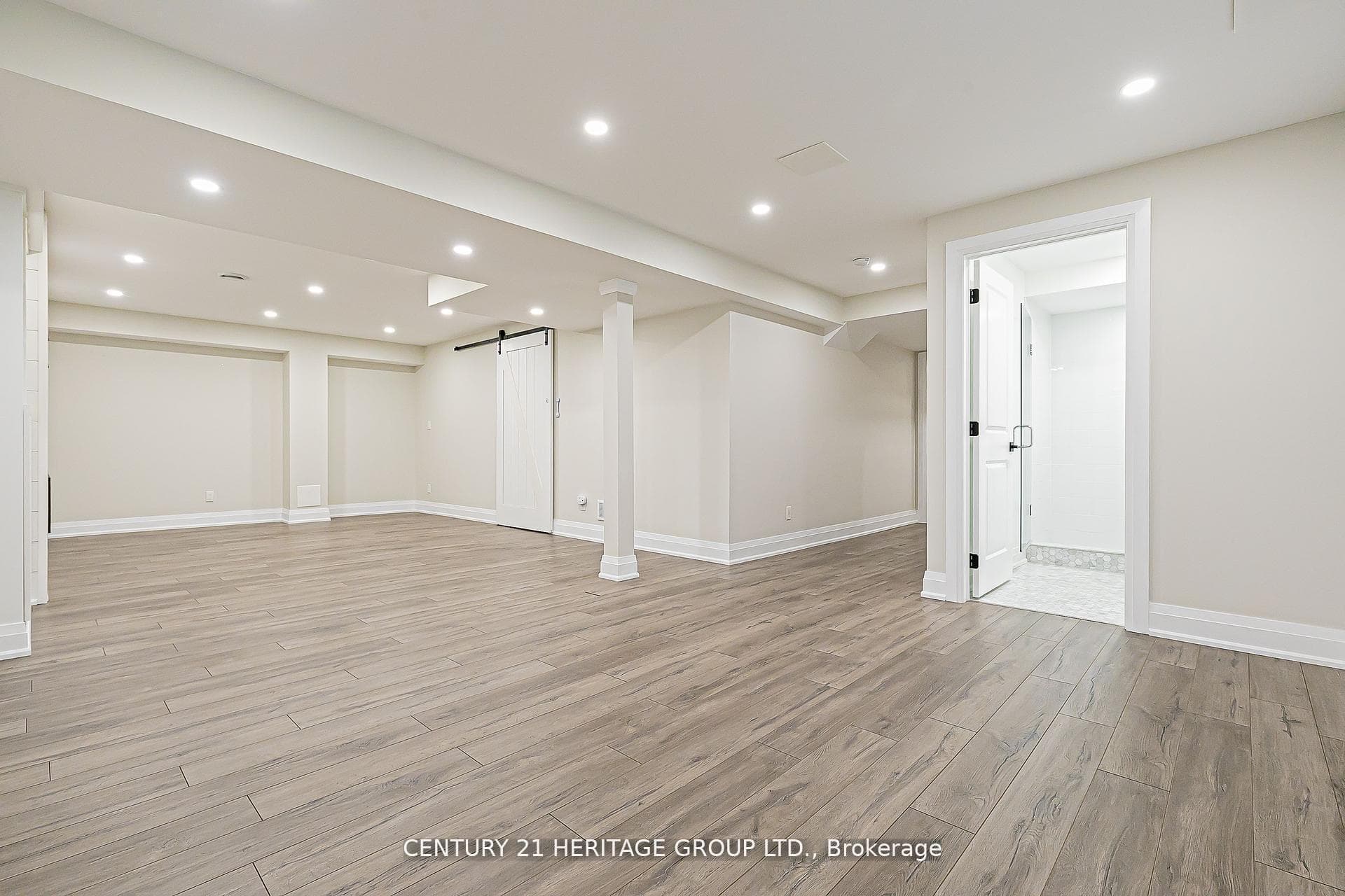 2 Roy Harper Avenue photo 34