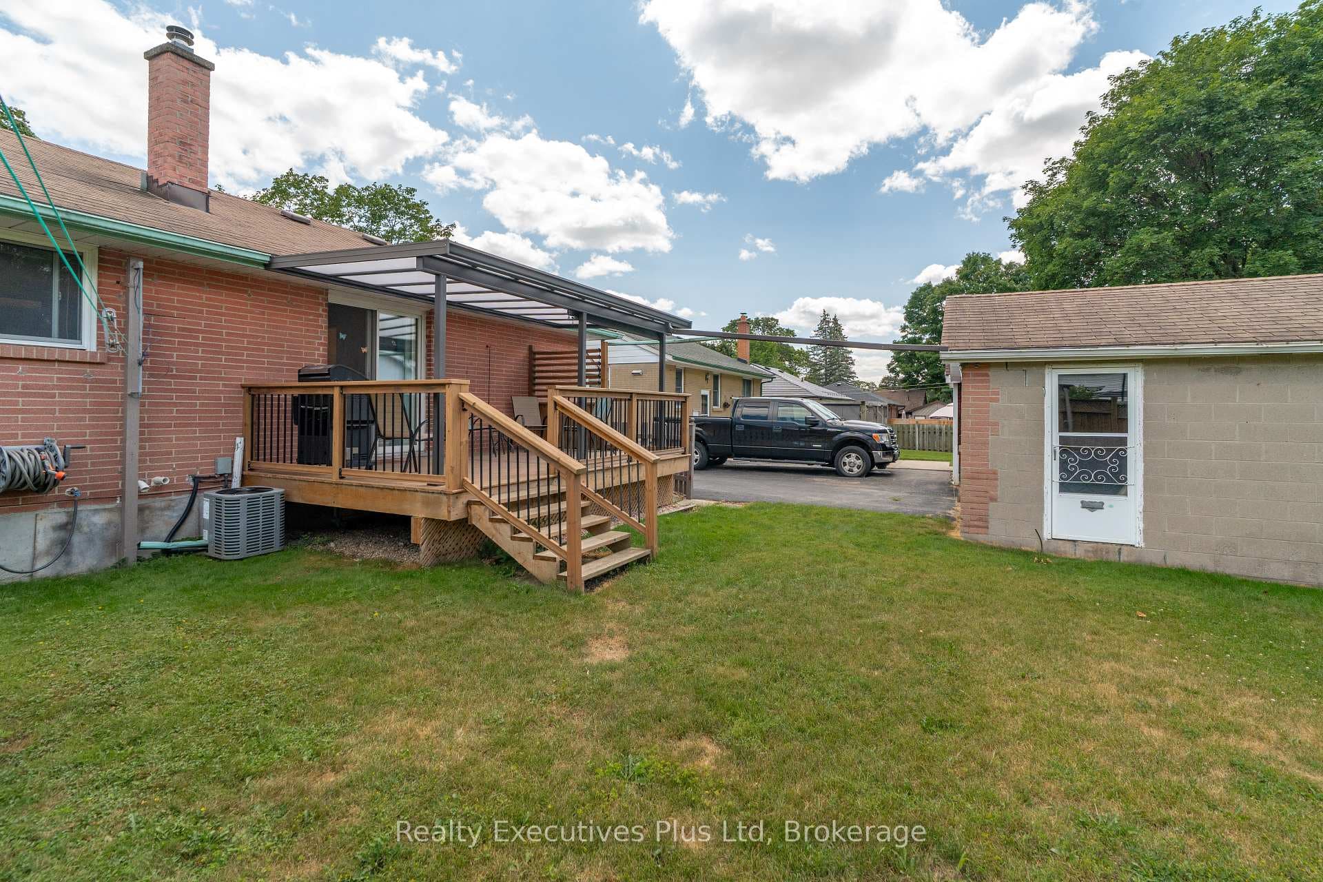 82 Cassino Avenue photo 39