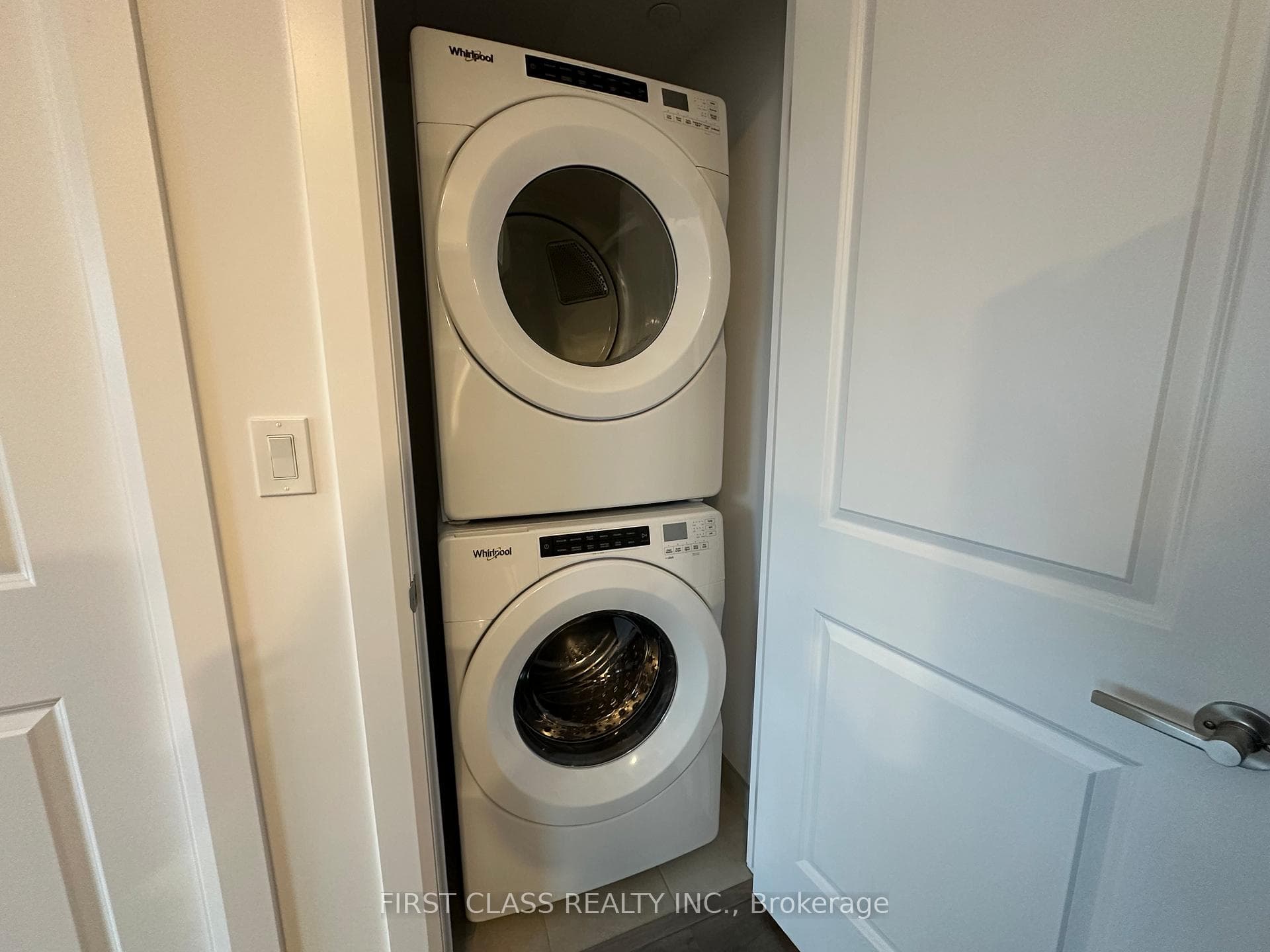 3240 William Coltson Avenue Unit 520 photo 11