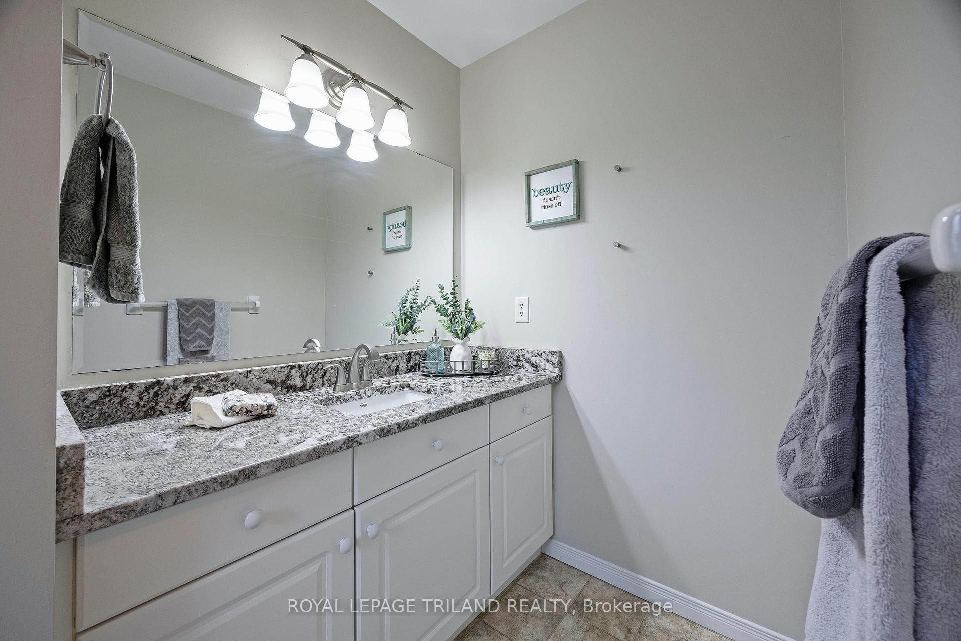 875 Fieldgate Circle photo 16
