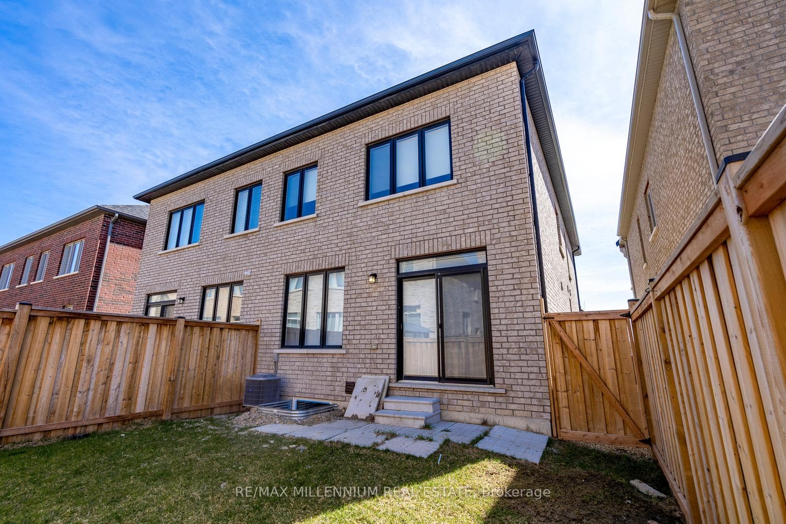 28 Brent Stephens Way Unit Upper photo 38