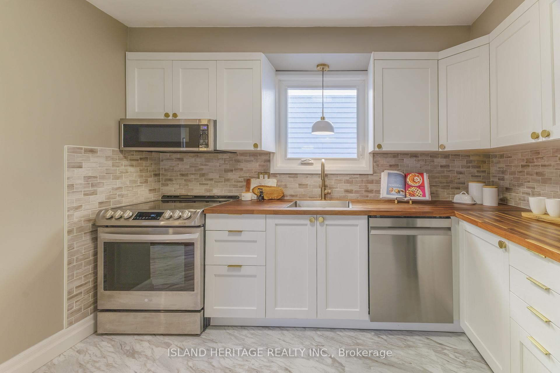 114 Turnberry Crescent photo 17