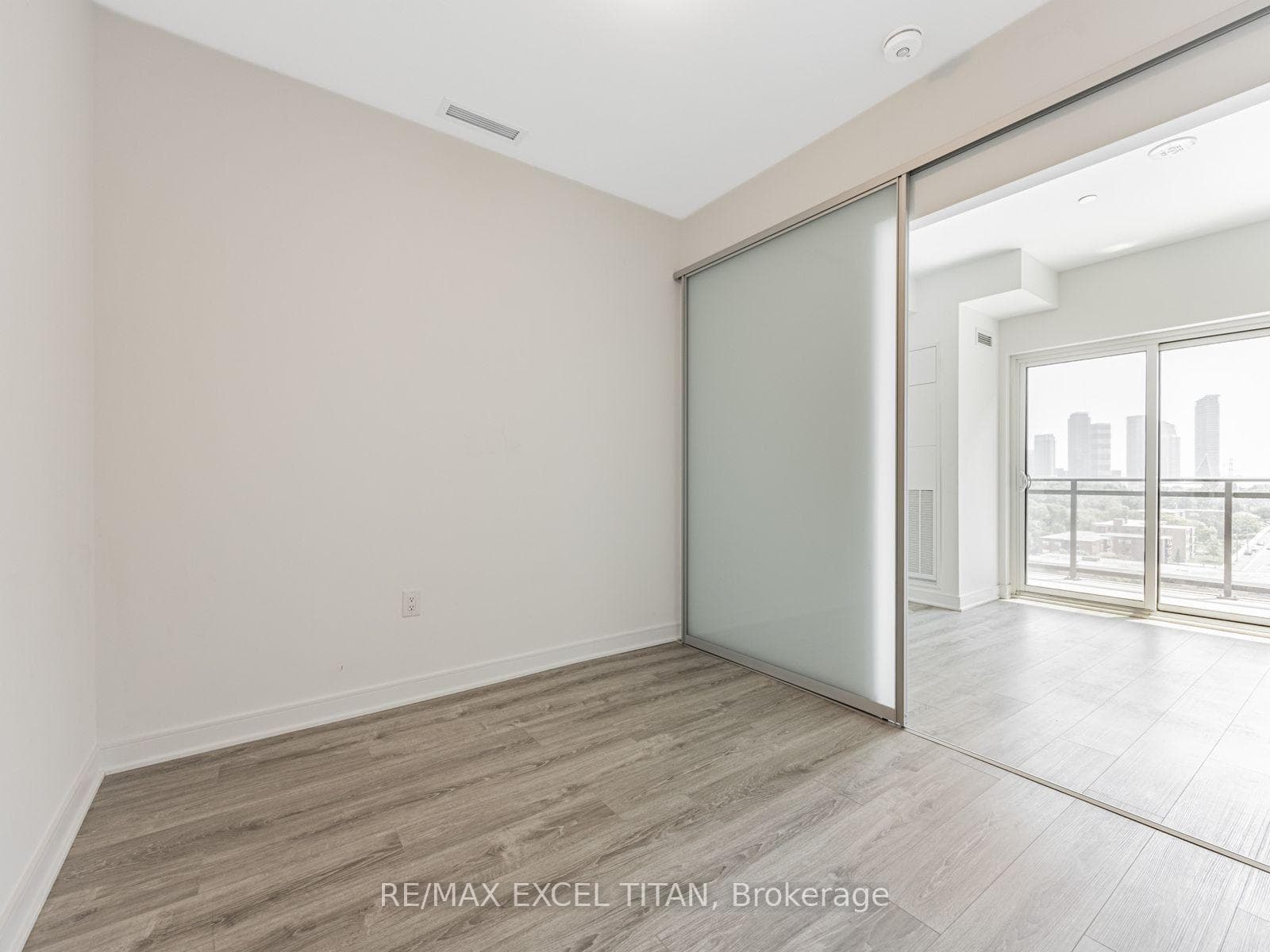 25 Neighbourhood Lane Unit 1012 photo 17