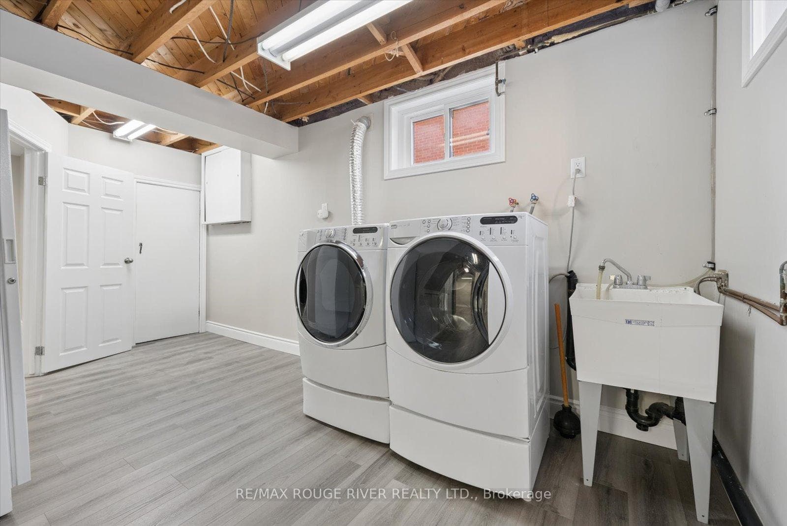 112 Wellington Avenue photo 31