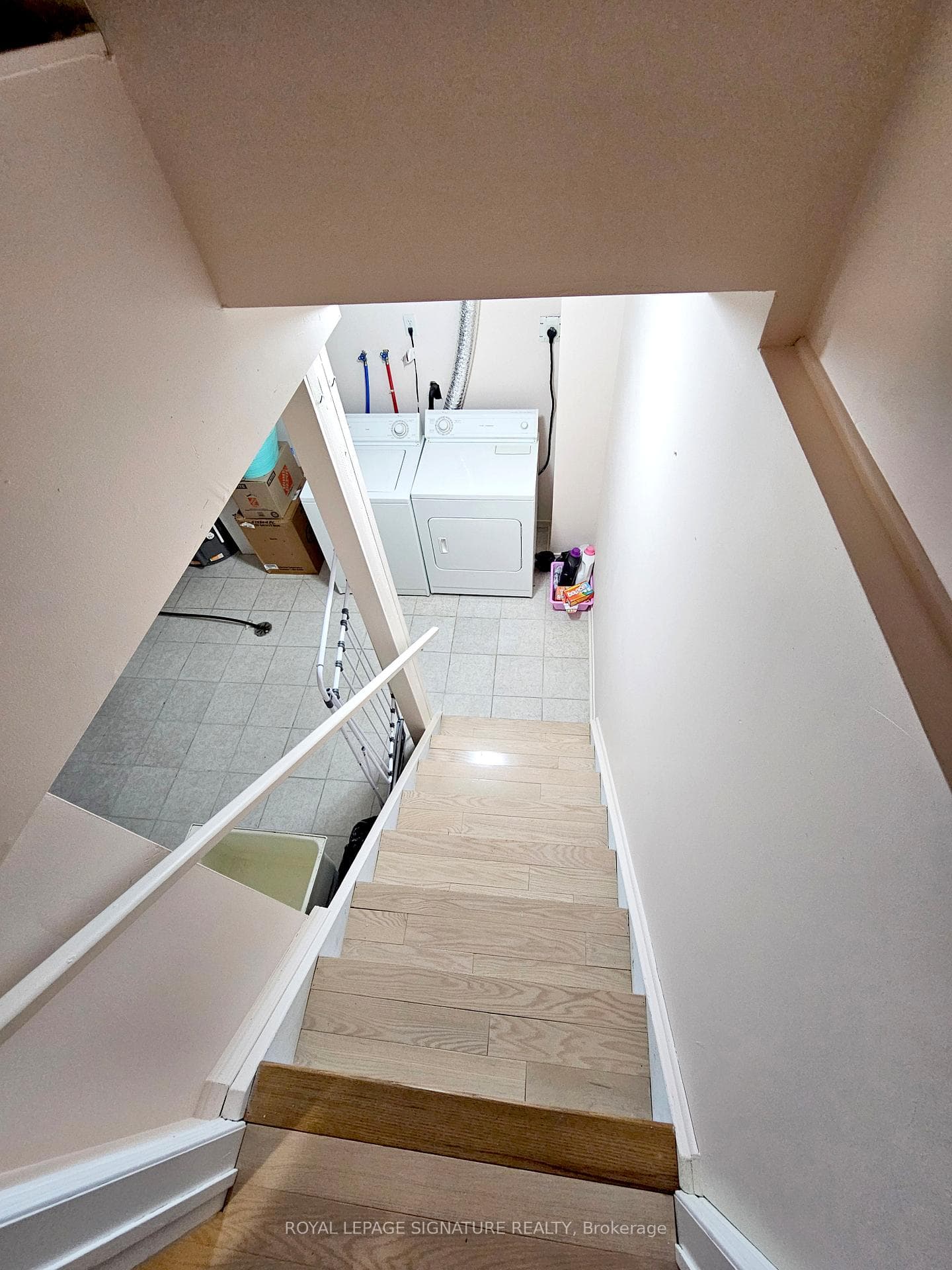 1565 Woodhenge Way photo 25