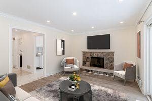 Spacious family room w/walk-out to bkyard