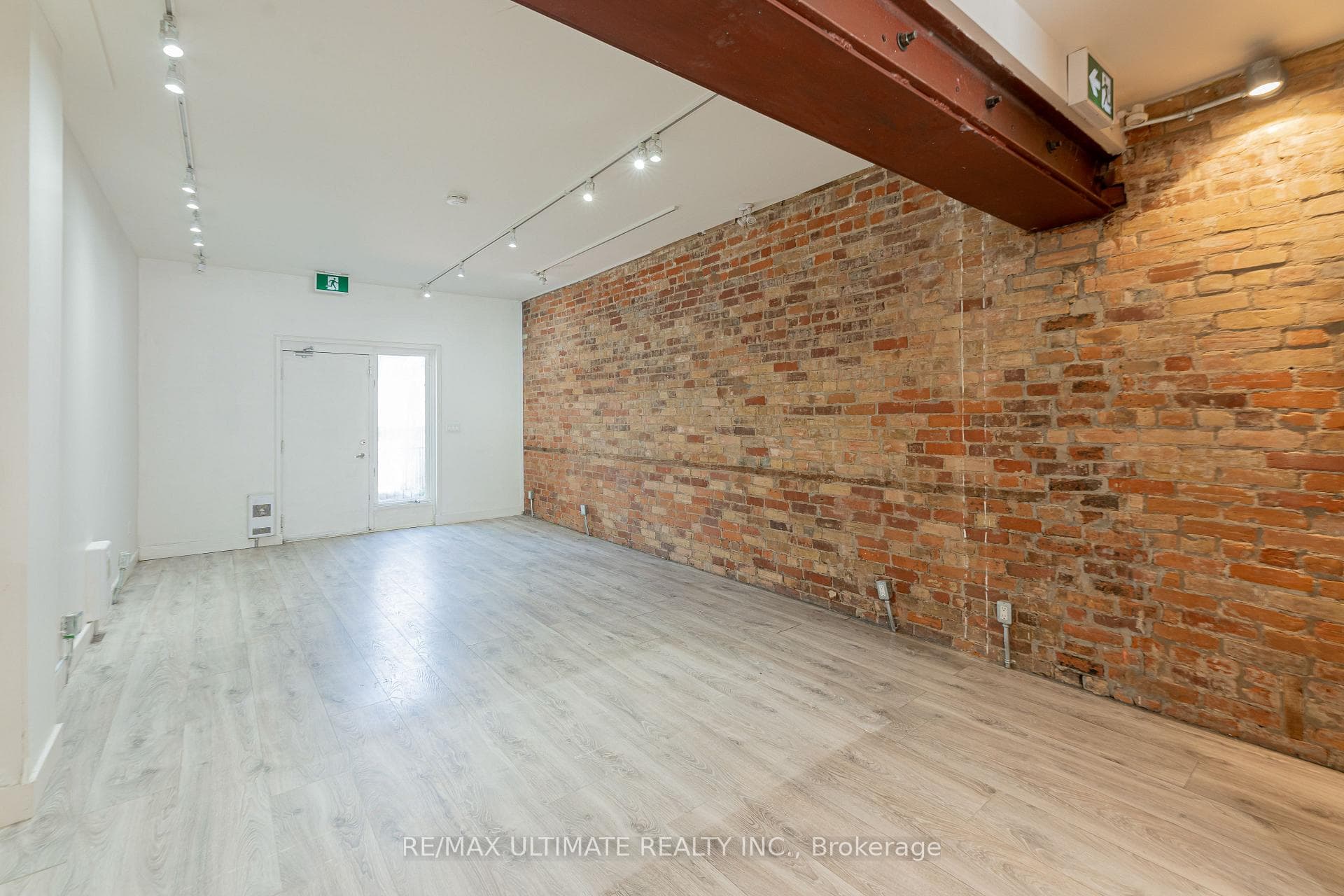 1164 Queen Street photo 9