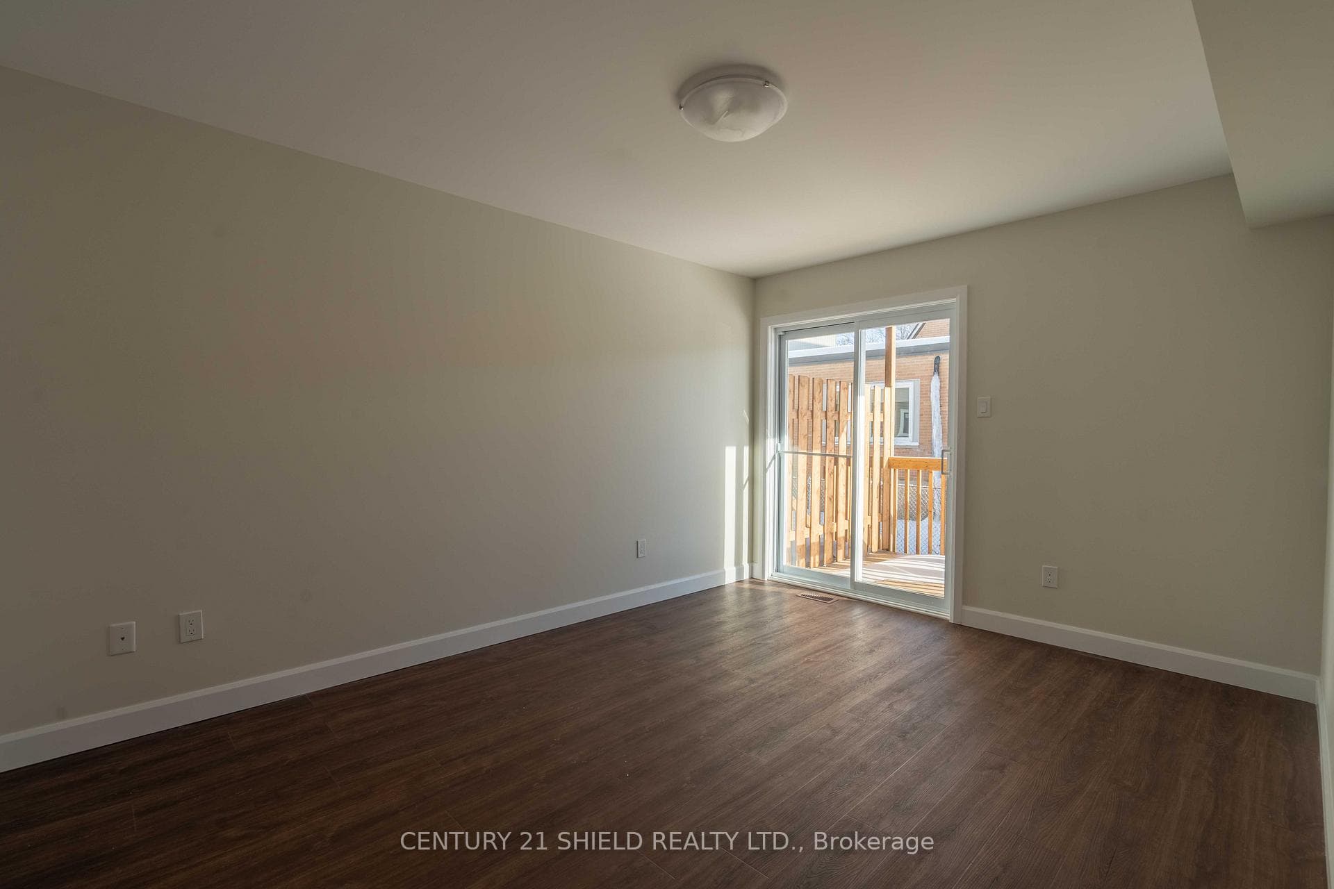 301 Kooiman Avenue photo 8