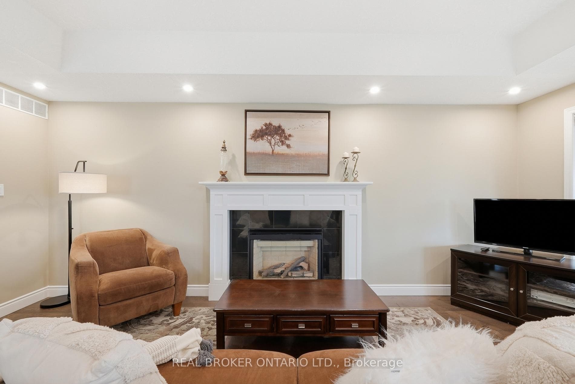 105 Harwood Road photo 7