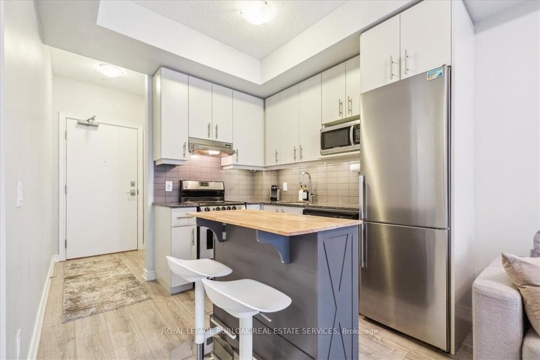 10 Esplanade Lane Unit 215 photo 9