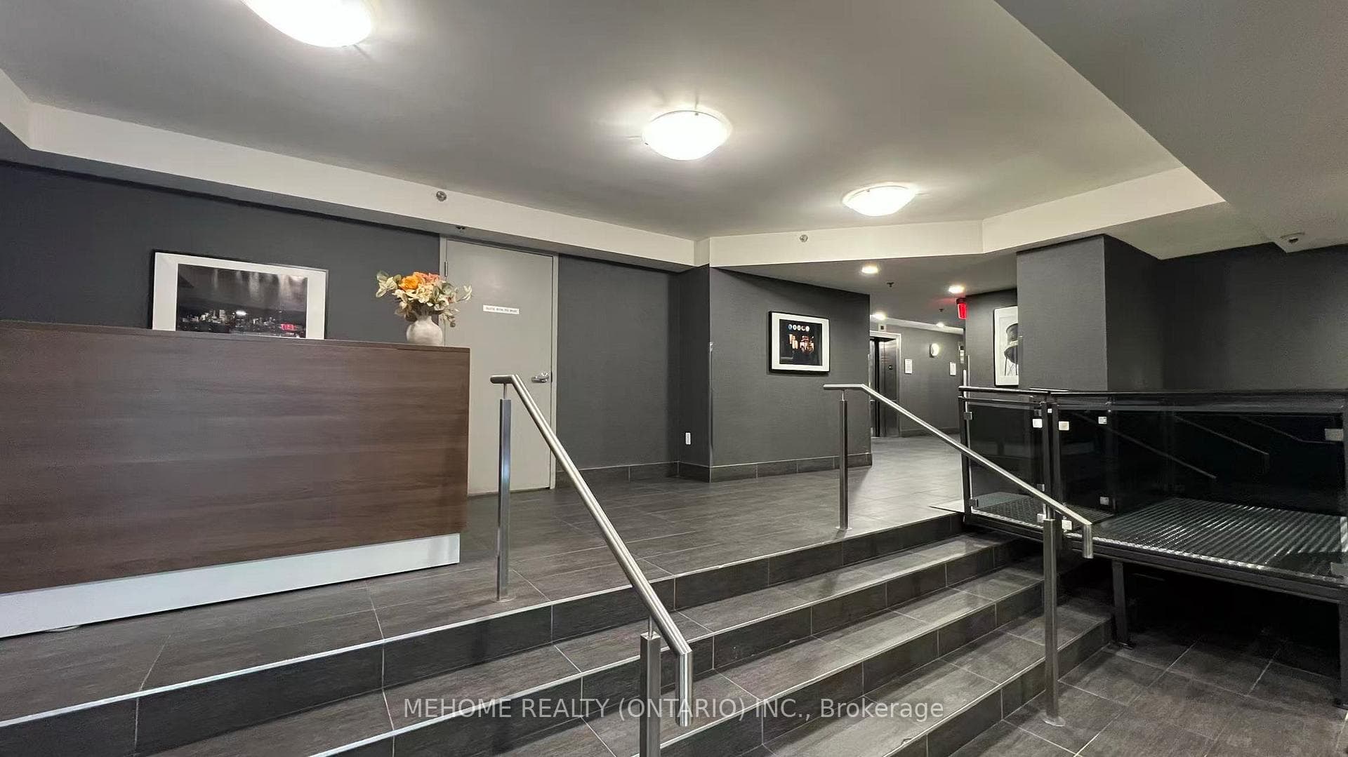 816 Lansdowne Avenue Unit 1111 photo 3