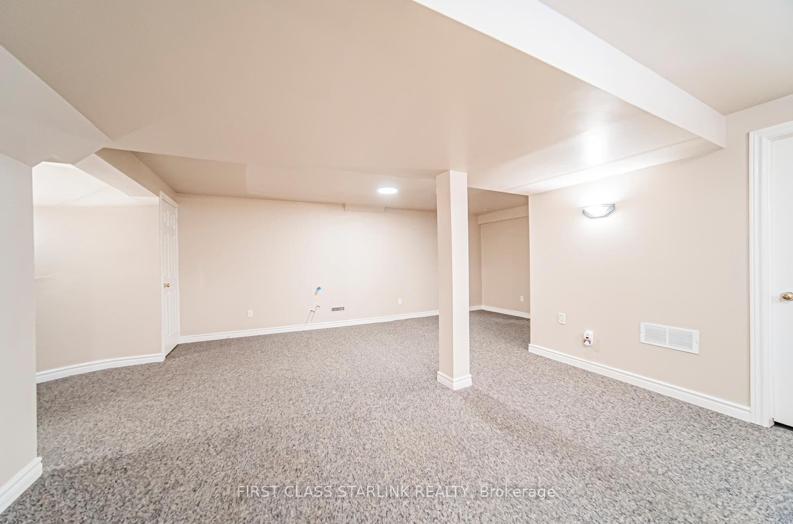 2576 Strathmore Crescent photo 34