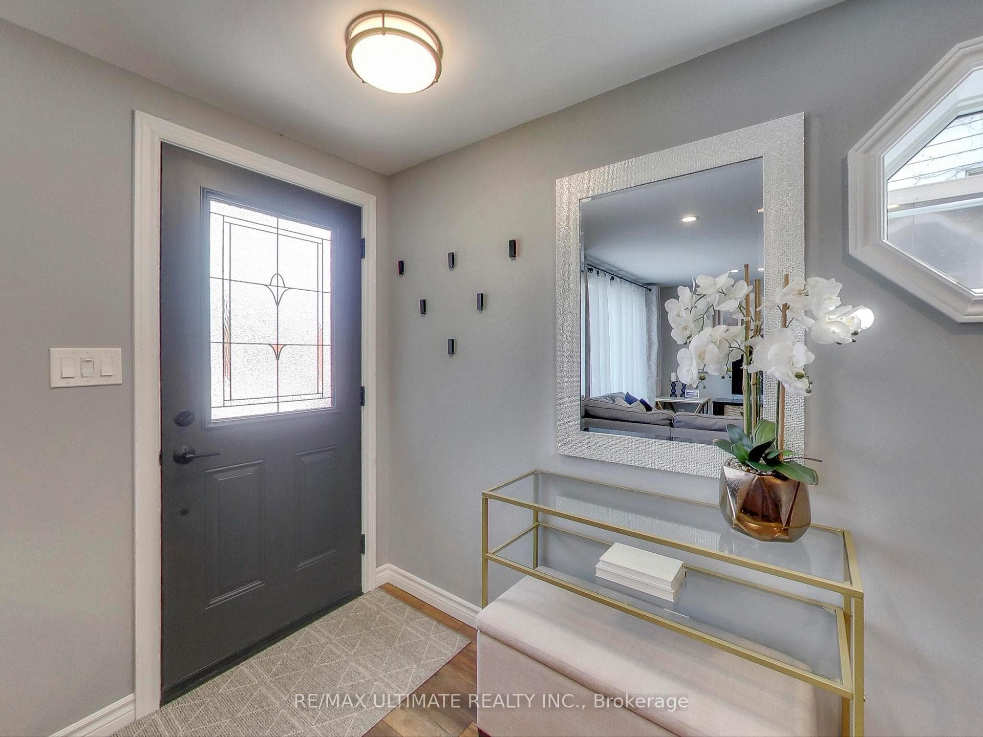 496 Elgin Street photo 3