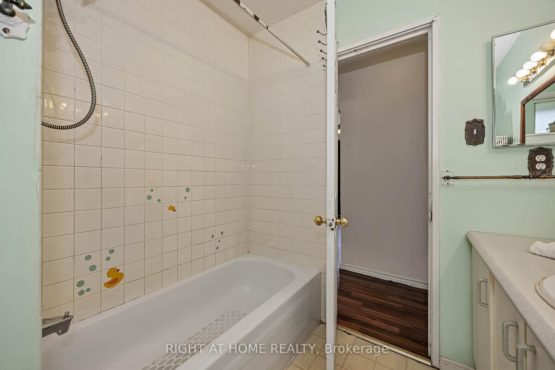 24 Largo Crescent photo 29