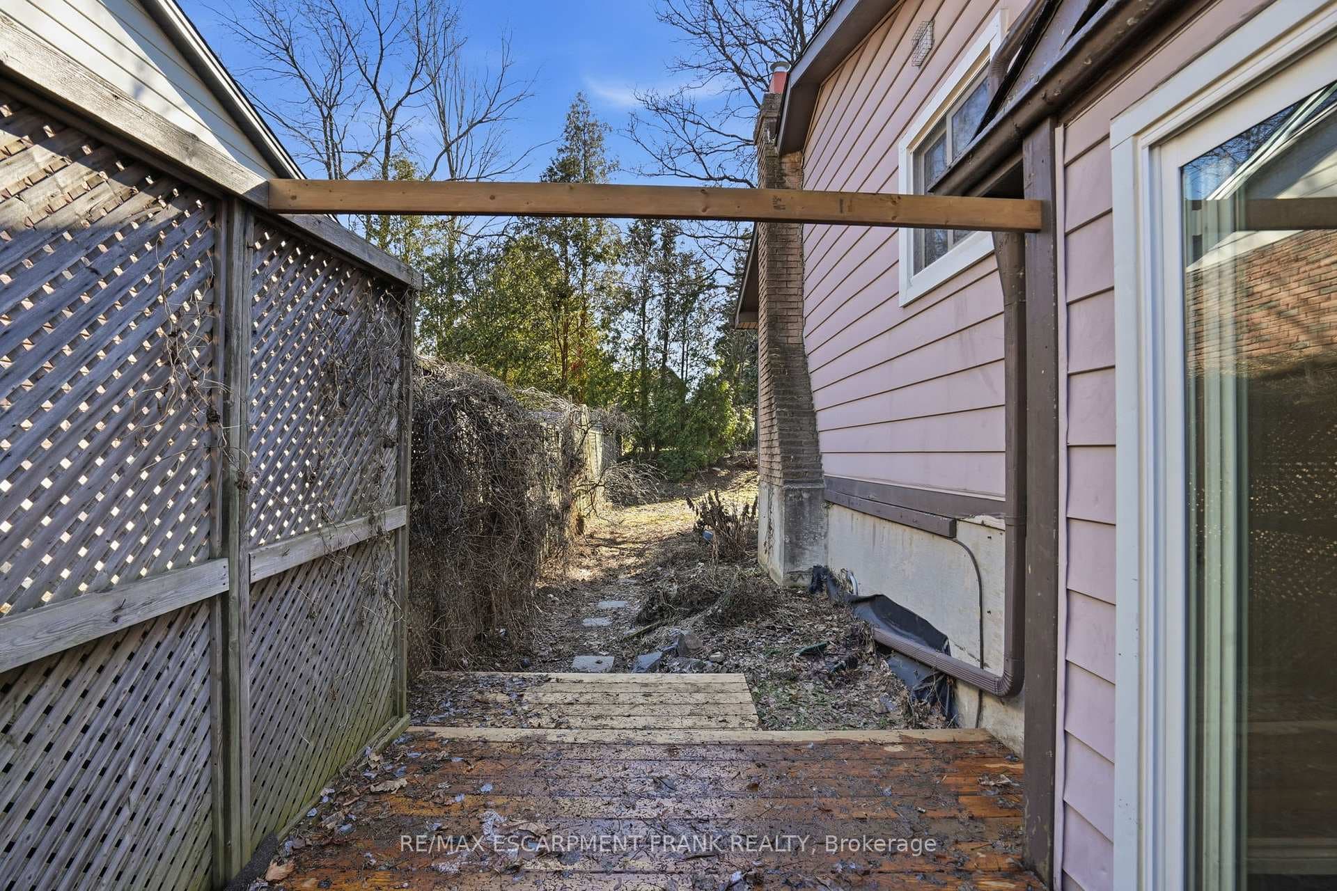 94 WENDOVER Drive photo 39